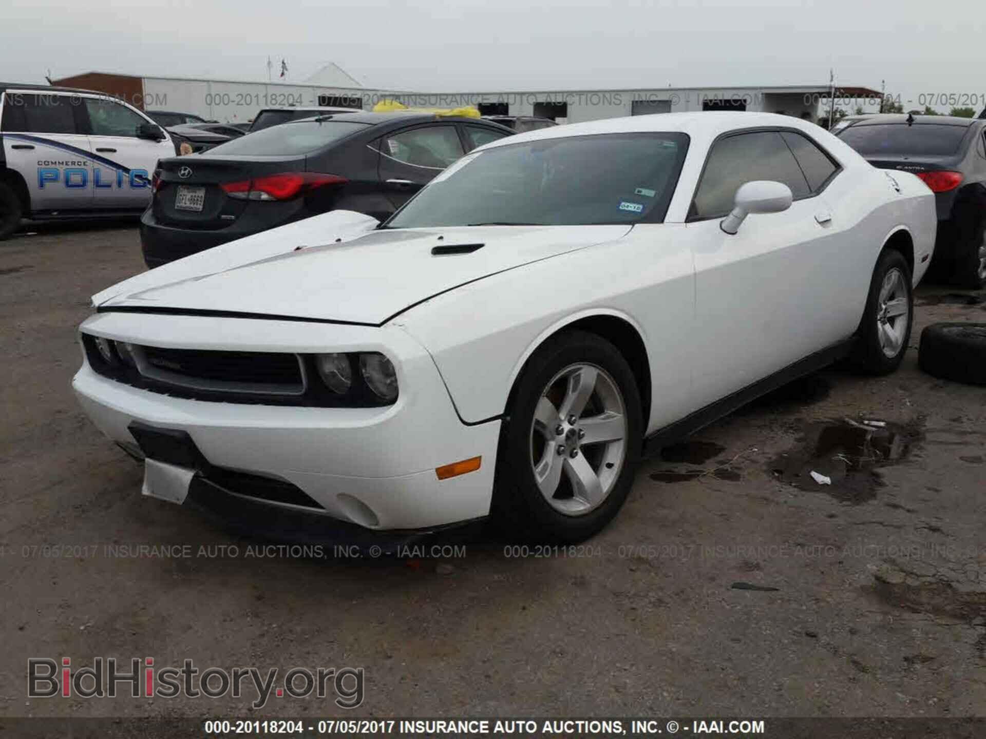 2013 Dodge Challenger - VIN: 2C3CDYAG0DH511256 - Фото 2