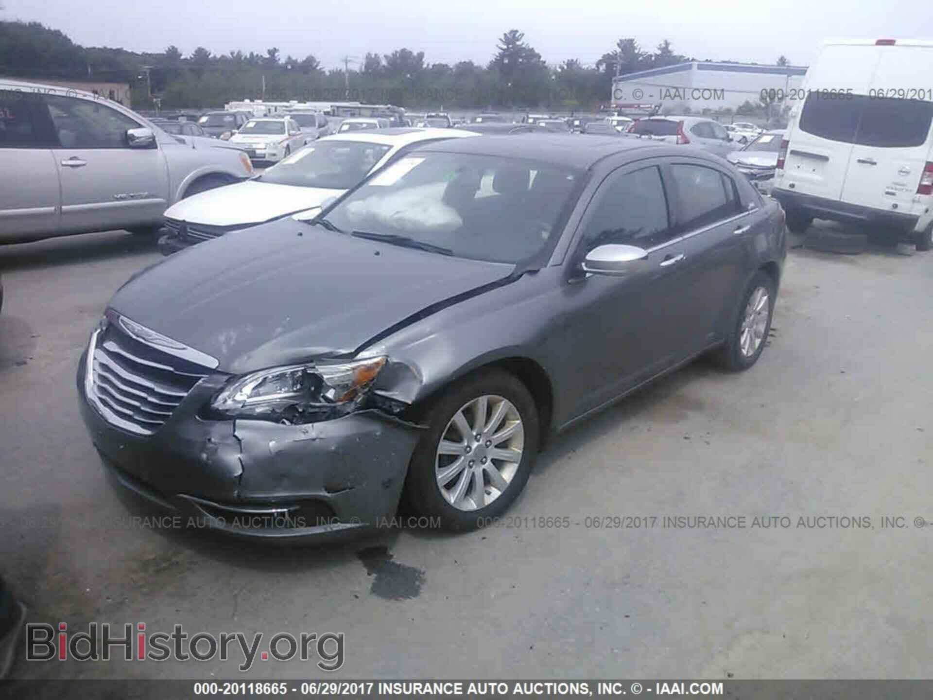2013 Chrysler 200 - VIN: 1C3CCBCG4DN507652 - Photo 2