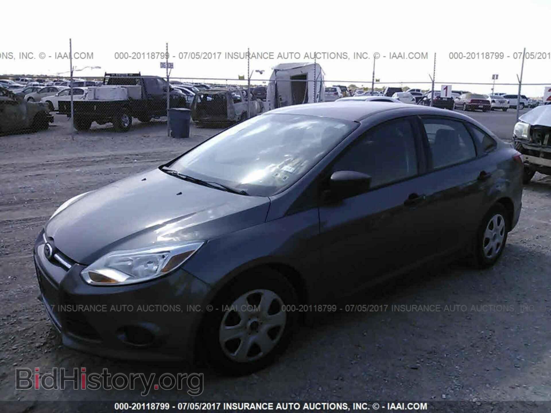 2012 Ford Focus - VIN: 1FAHP3E2XCL409738 - Photo 2