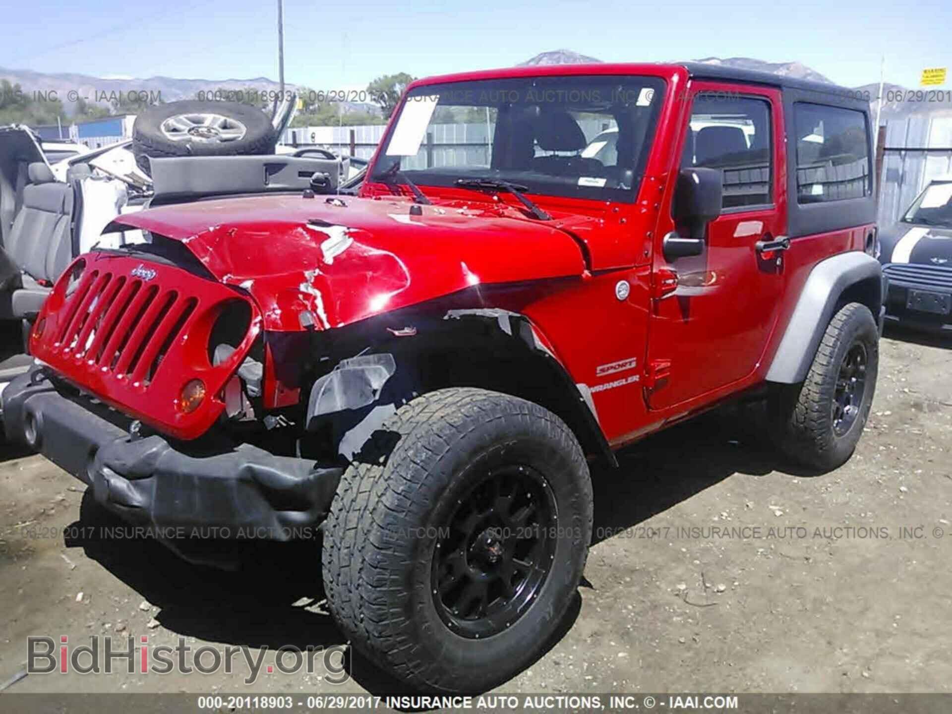 2011 Jeep Wrangler - VIN: 1J4AA2D11BL507405 - Фото 2