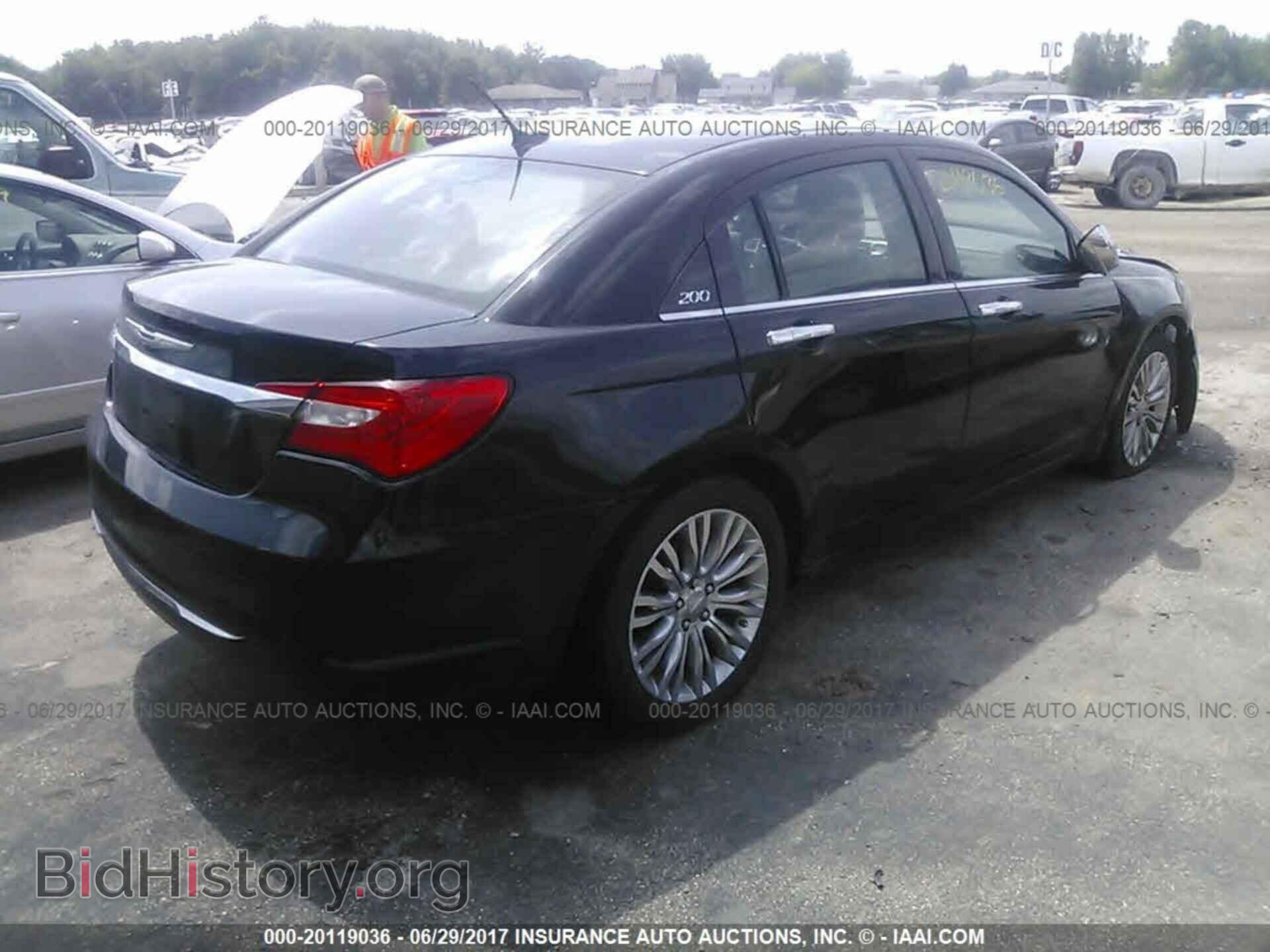 2013 Chrysler 200 - VIN: 1C3CCBCG2DN618295 - Photo 4