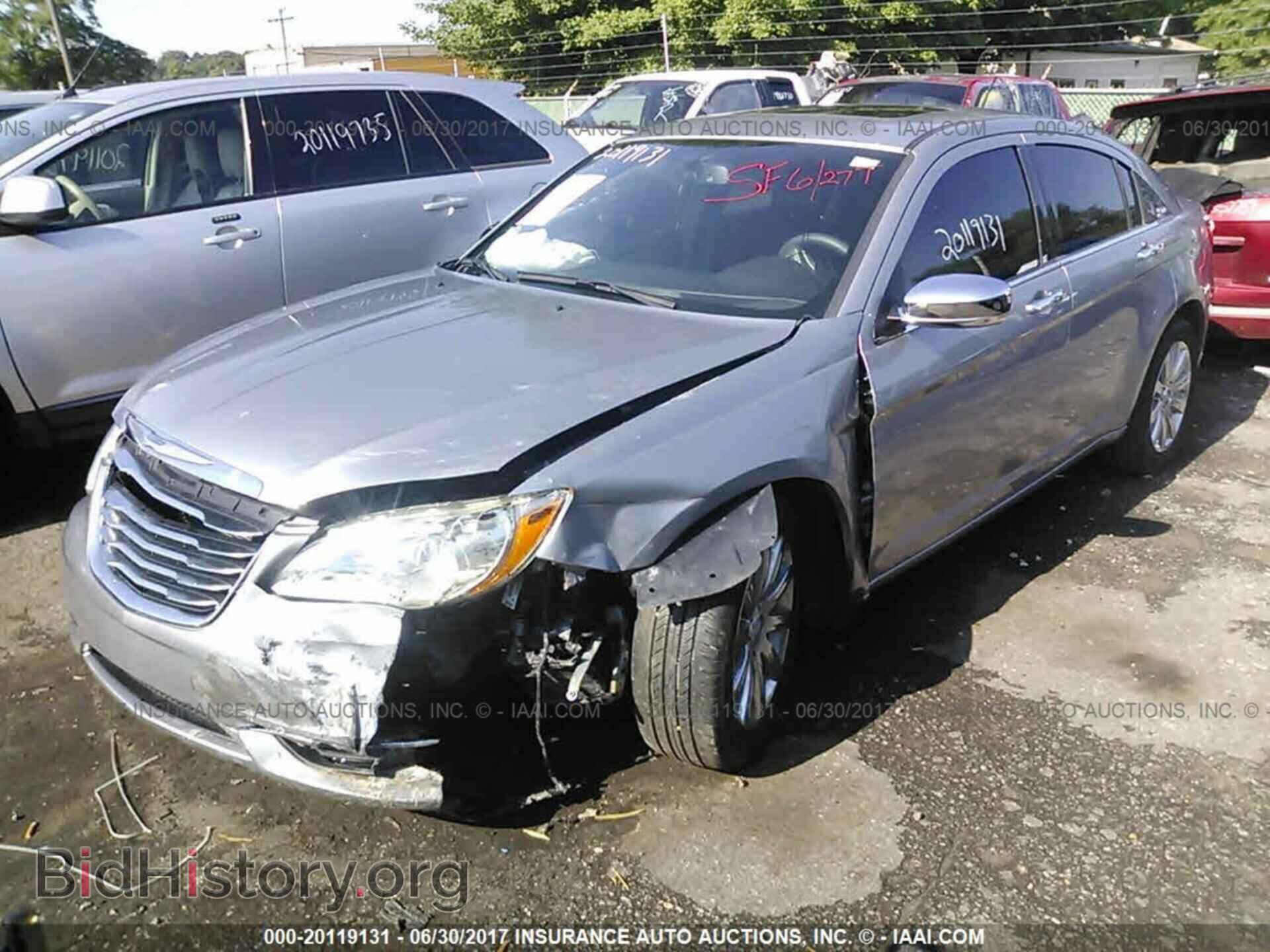 2014 Chrysler 200 - VIN: 1C3CCBCG1EN192861 - Фото 2
