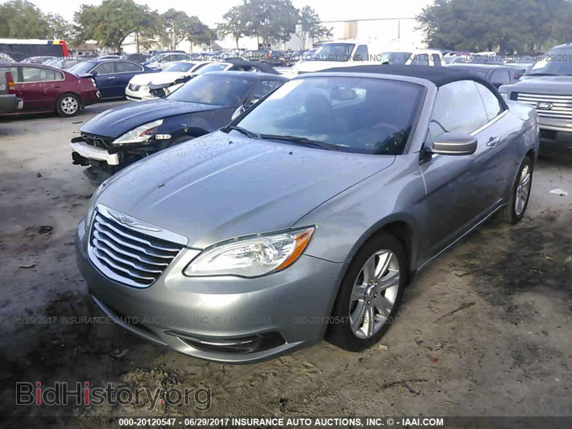 2014 Chrysler 200 - VIN: 1C3BCBEG7EN156231 - Photo 2