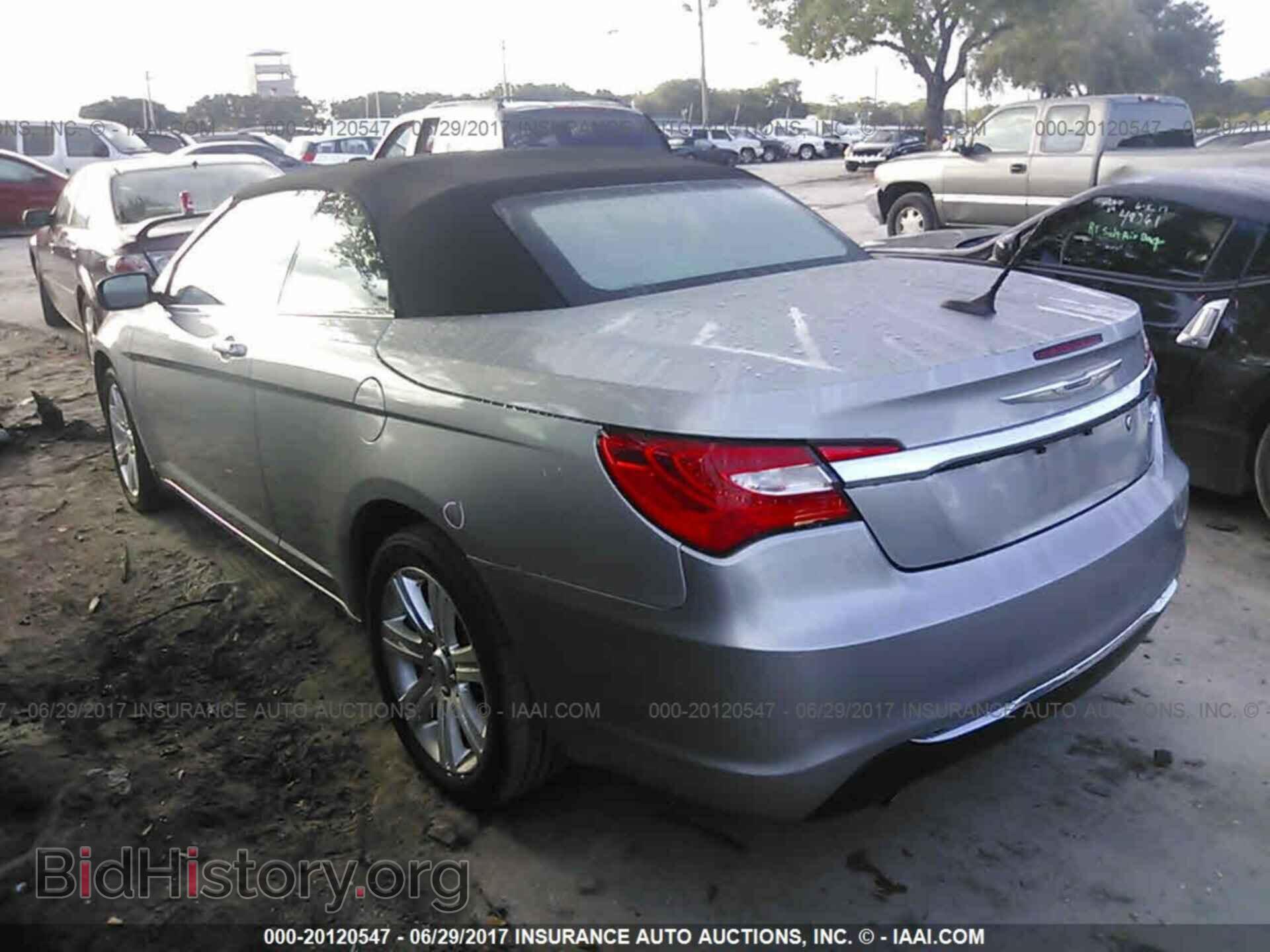 2014 Chrysler 200 - VIN: 1C3BCBEG7EN156231 - Photo 3