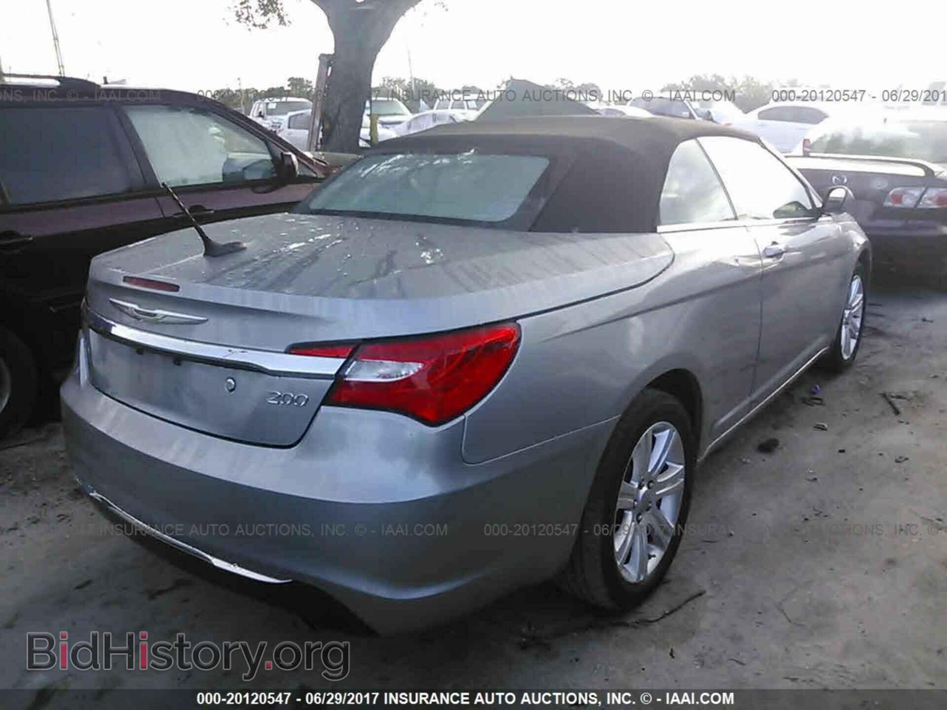 2014 Chrysler 200 - VIN: 1C3BCBEG7EN156231 - Photo 4