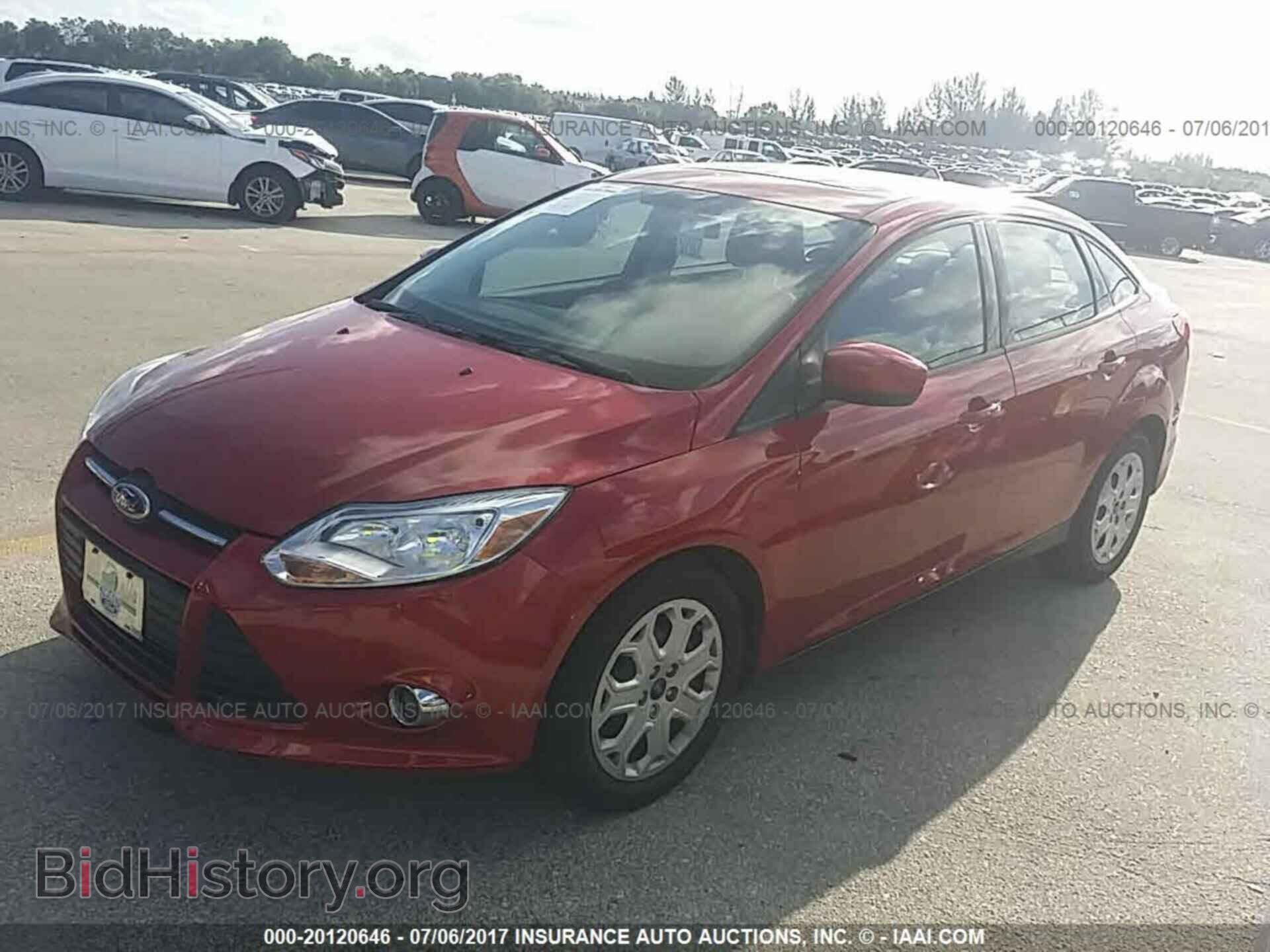 2012 Ford Focus - VIN: 1FAHP3F20CL425901 - Photo 2