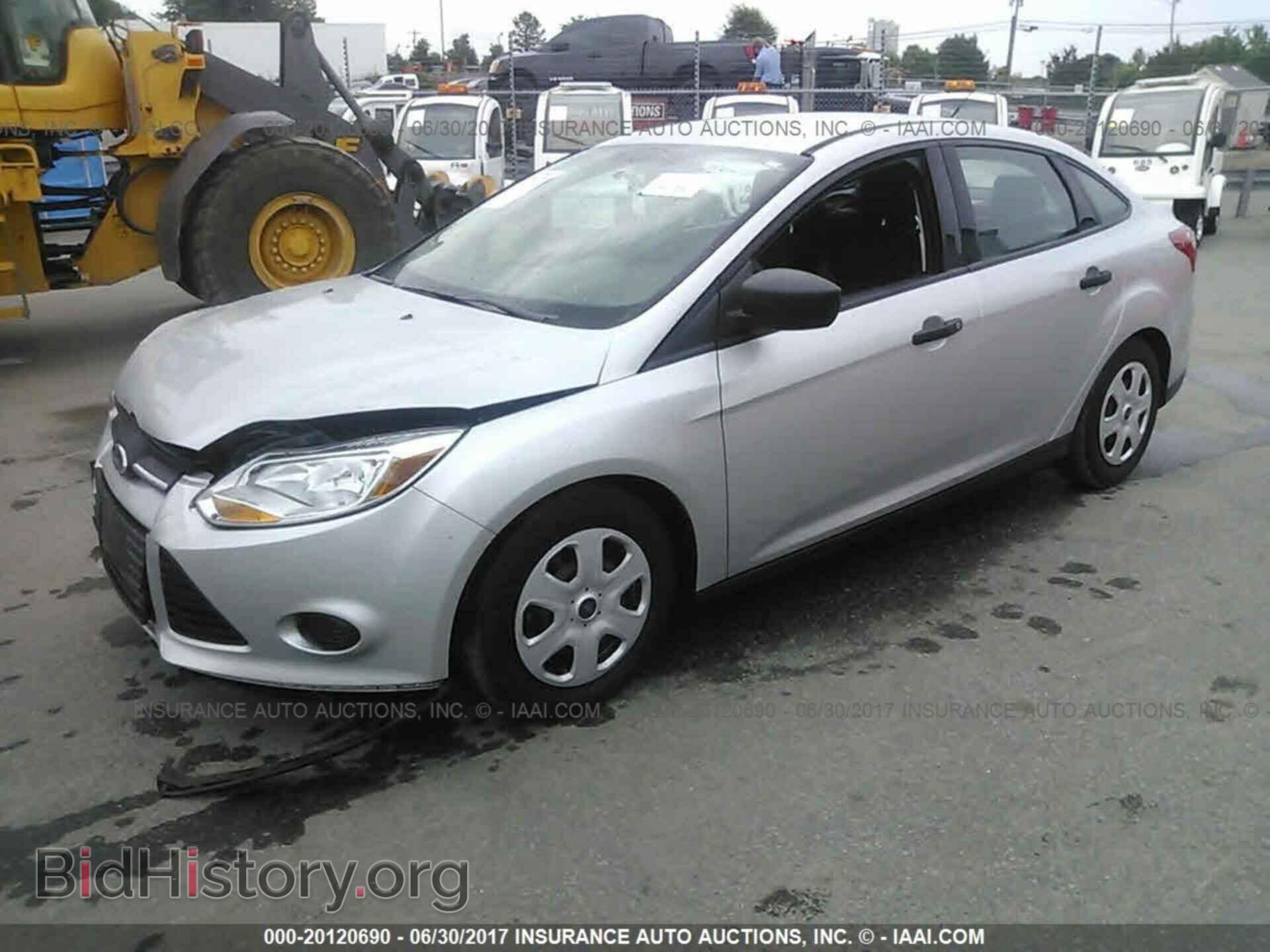 2014 Ford Focus - VIN: 1FADP3E20EL306507 - Фото 2