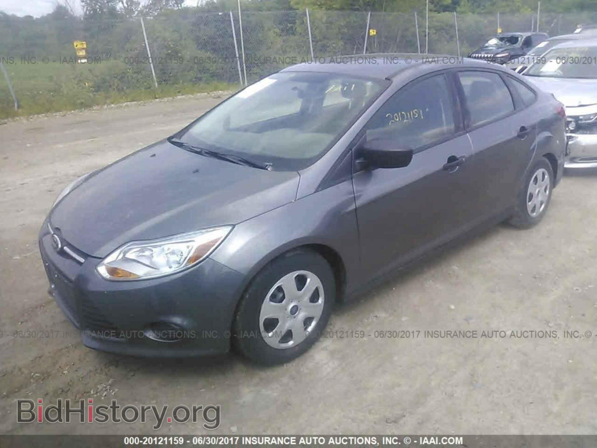 2014 Ford Focus - VIN: 1FADP3E20EL349731 - Фото 2