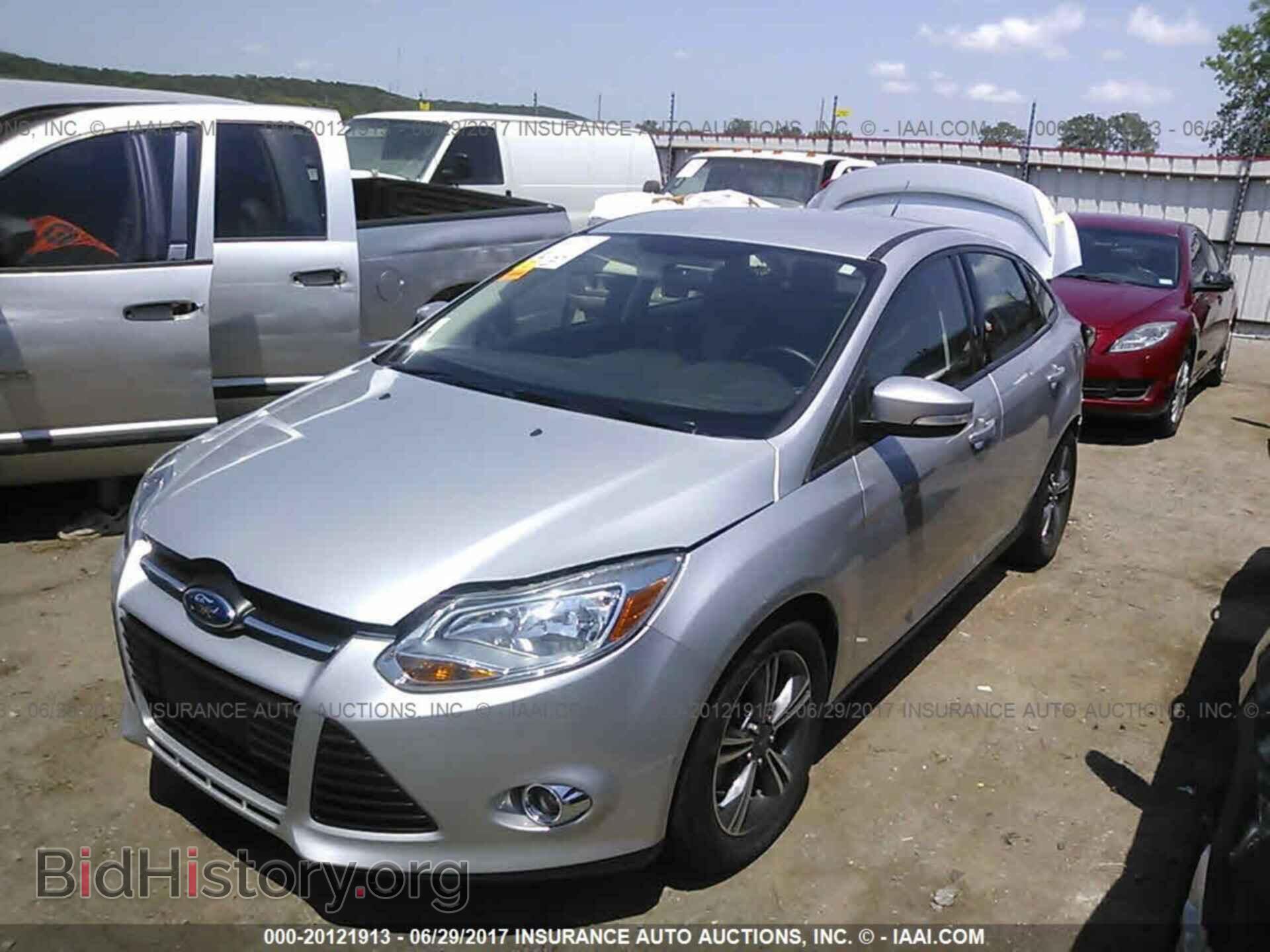 2014 Ford Focus - VIN: 1FADP3F23EL440359 - Фото 2