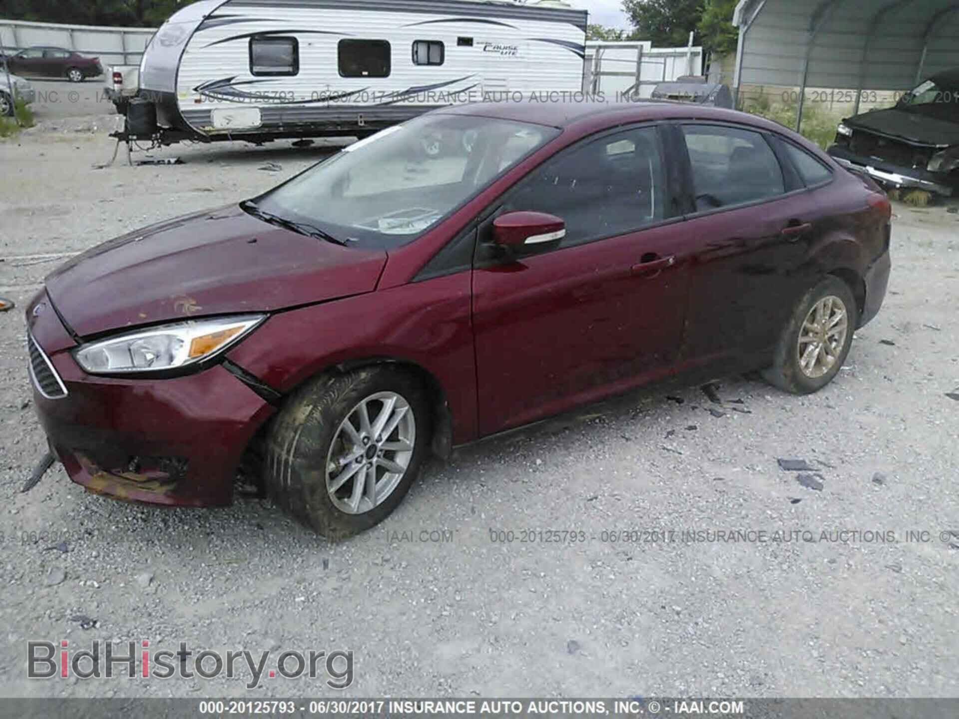 2016 Ford Focus - VIN: 1FADP3F26GL292548 - Photo 2