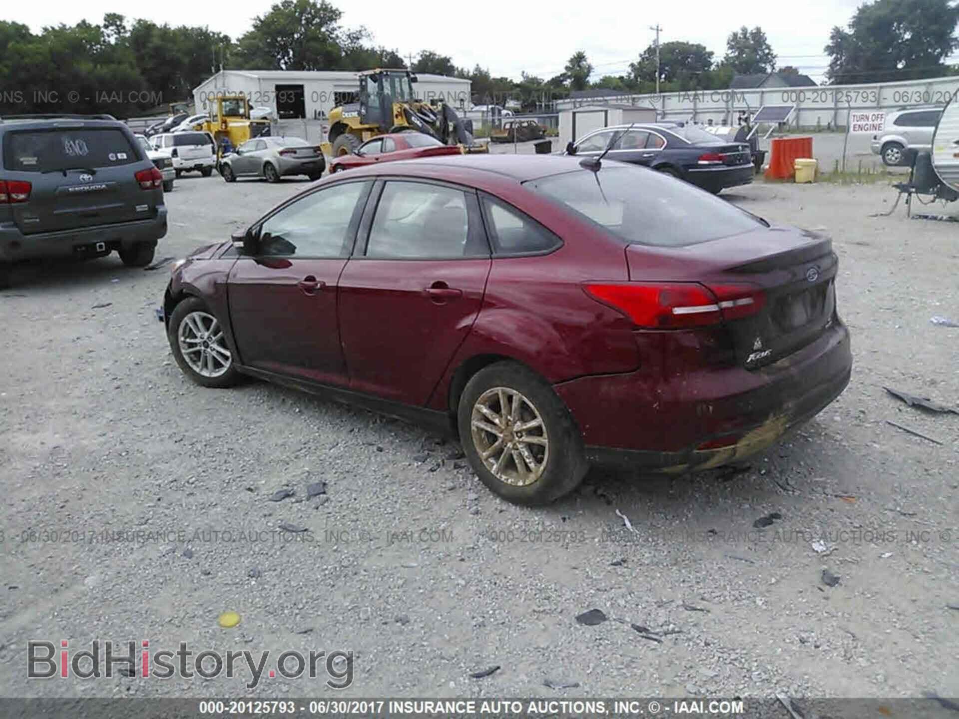 2016 Ford Focus - VIN: 1FADP3F26GL292548 - Photo 3