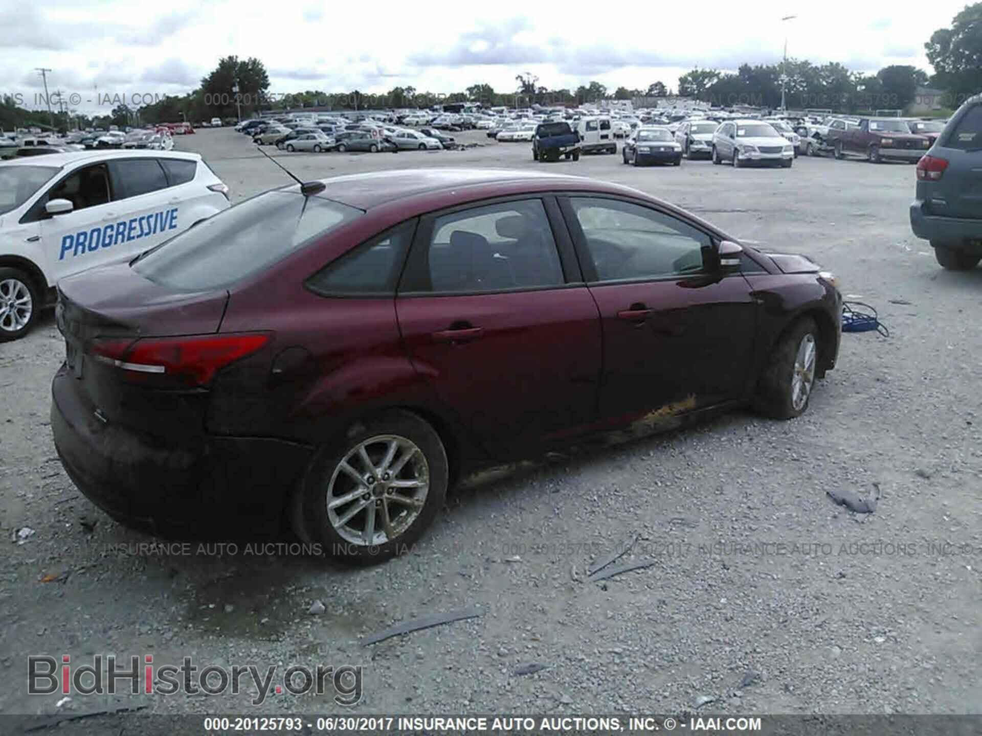2016 Ford Focus - VIN: 1FADP3F26GL292548 - Photo 4