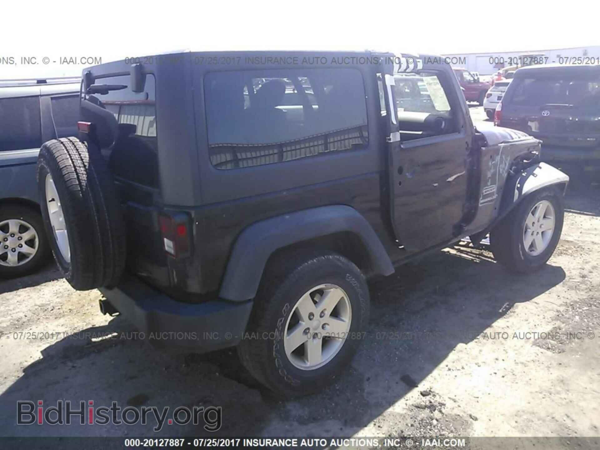 2011 Jeep Wrangler - VIN: 1J4AA2D17BL559802 - Фото 4