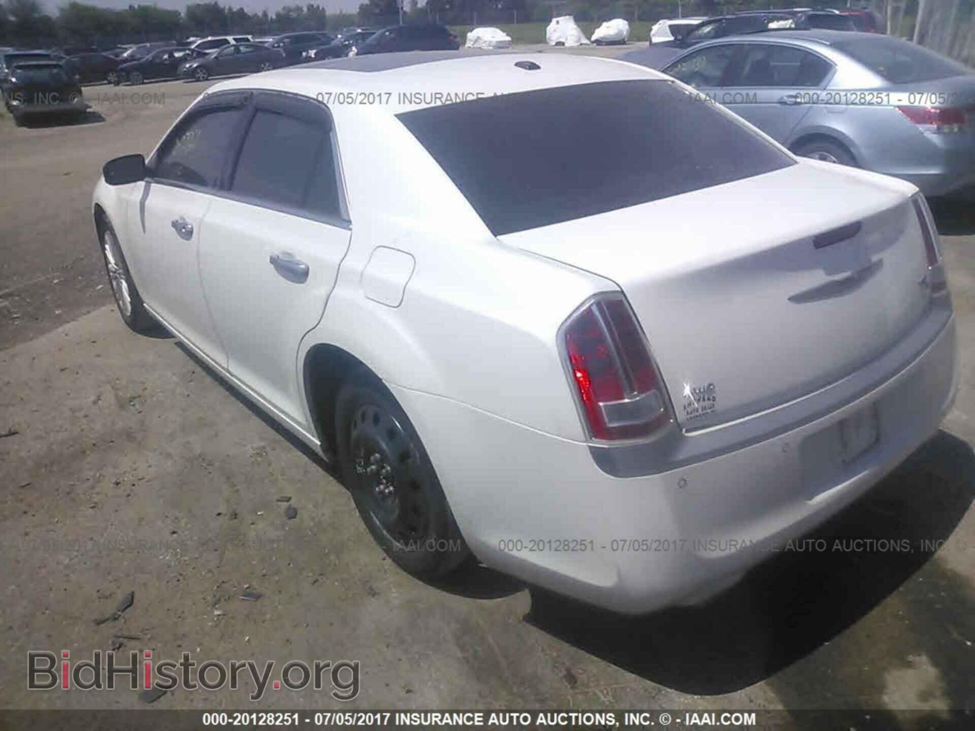 2013 Chrysler 300c - VIN: 2C3CCASG2DH529248 - Фото 3