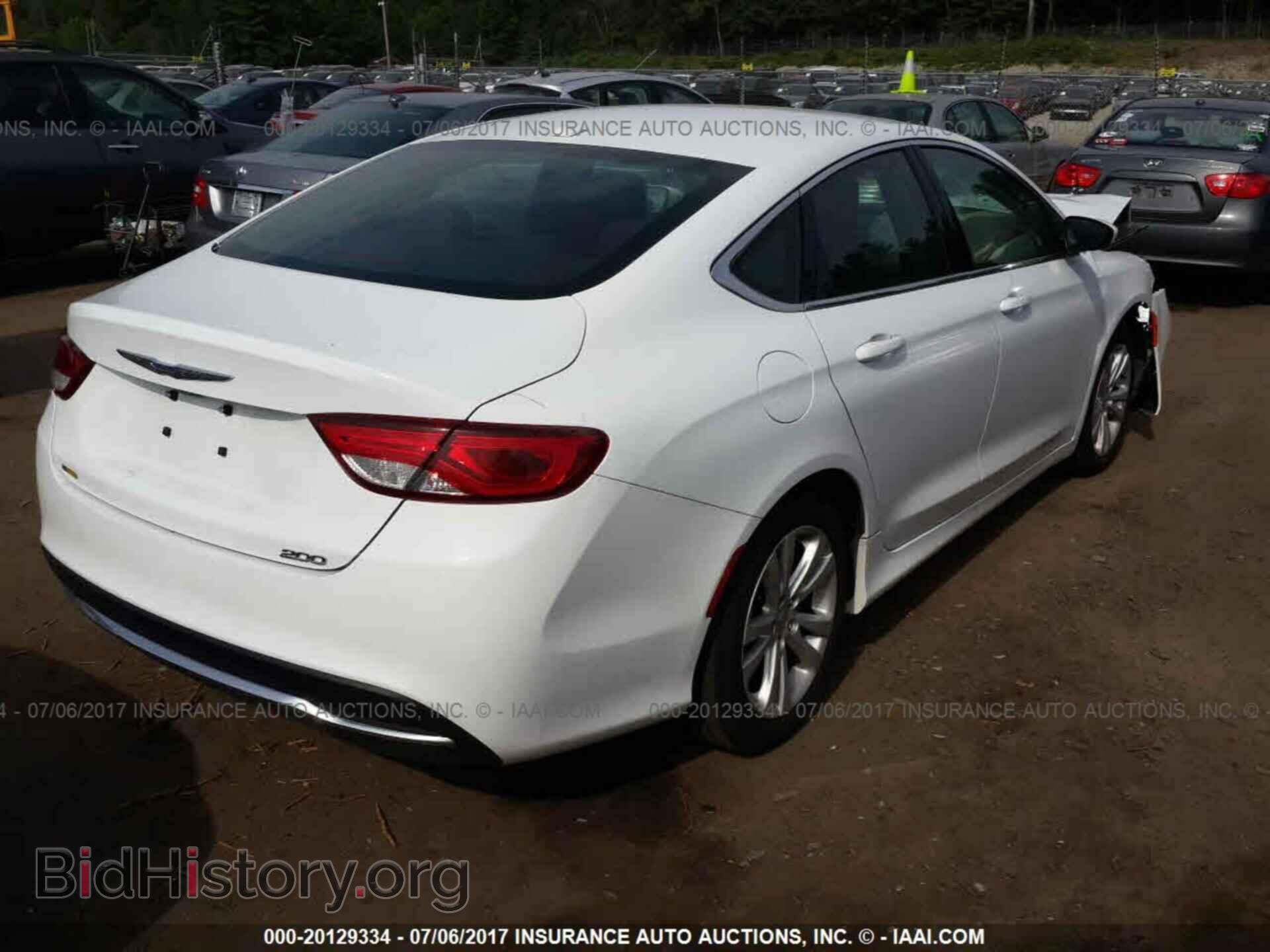 2015 Chrysler 200 - VIN: 1C3CCCAB7FN607387 - Photo 4