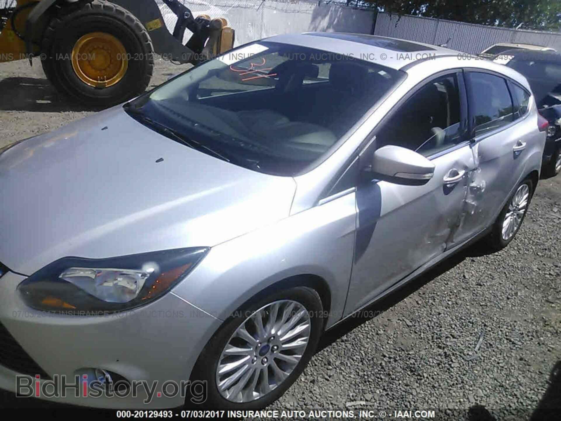 2012 Ford Focus - VIN: 1FAHP3N22CL290941 - Photo 2