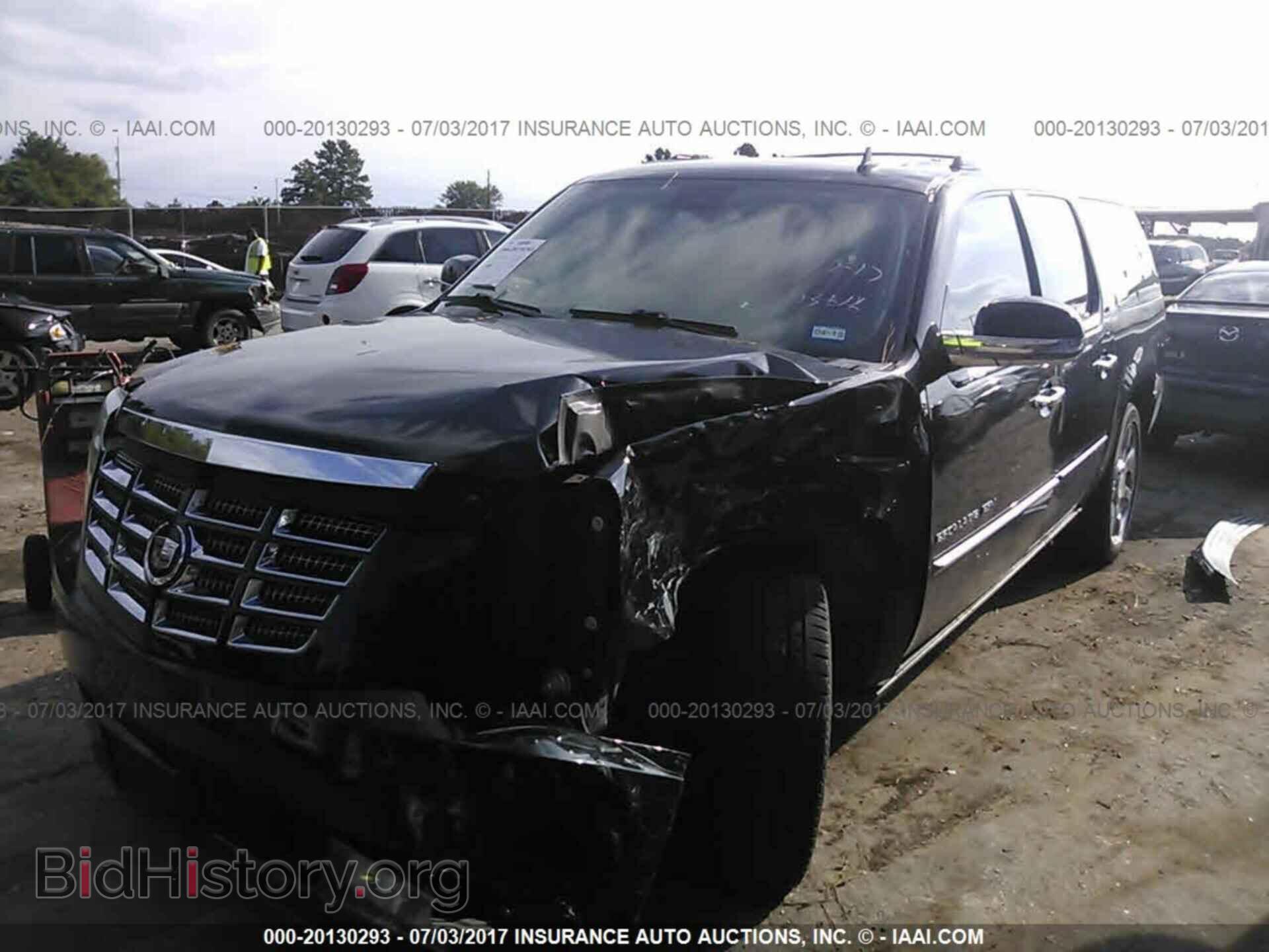 2011 Cadillac Escalade - VIN: 1GYS3JEF1BR374497 - Фото 2