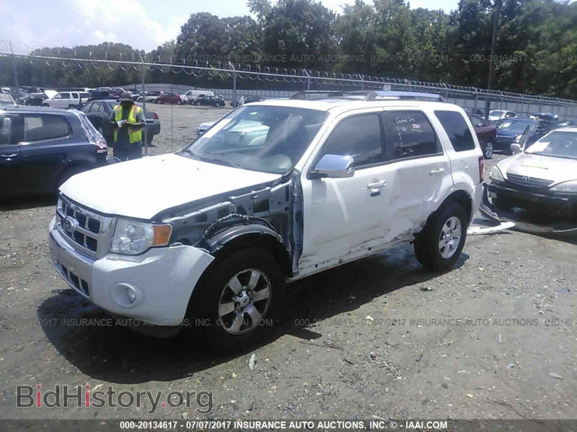 2011 Ford Escape - VIN: 1FMCU0EG3BKB39615 - Фото 2