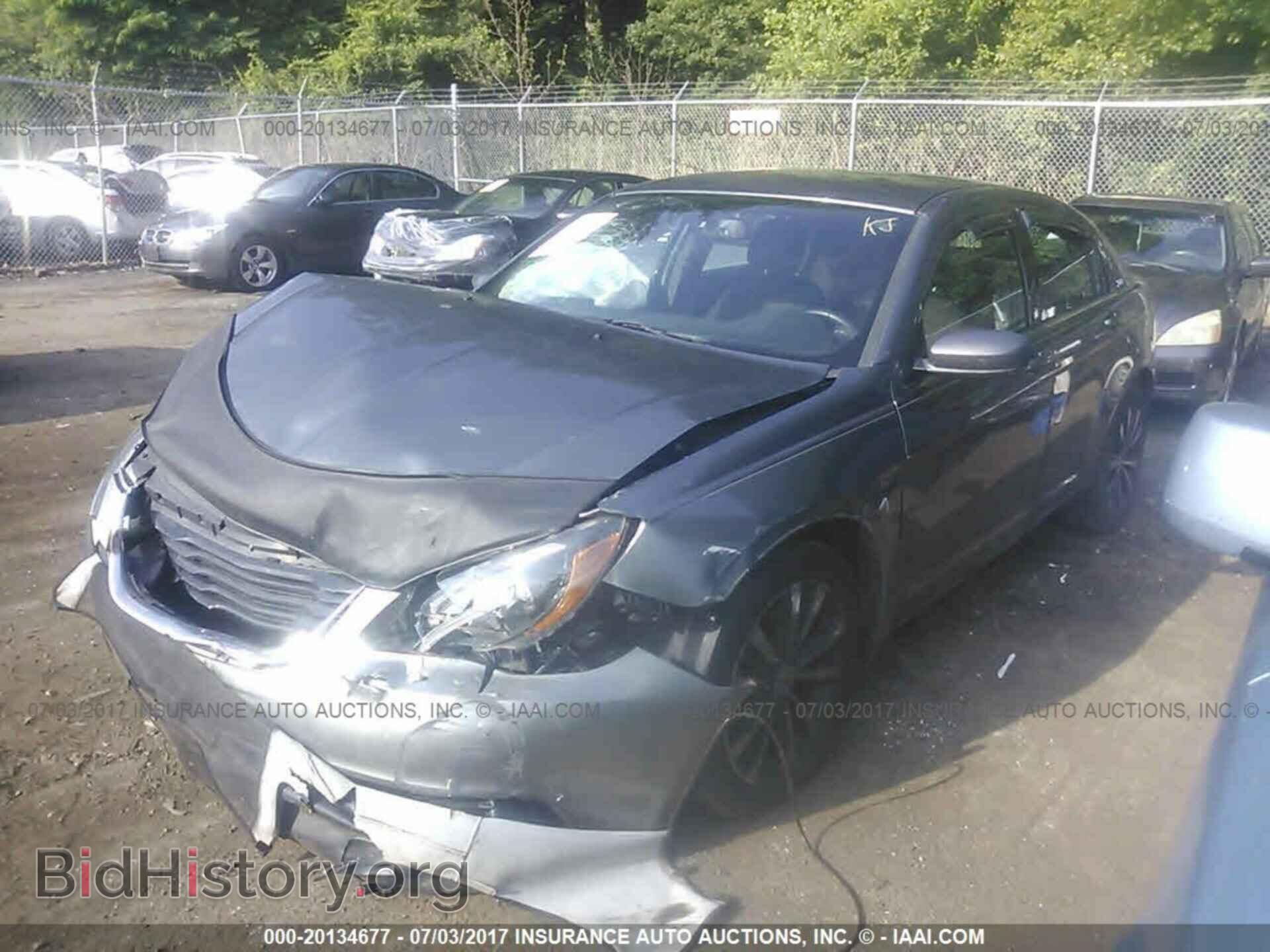 2013 Chrysler 200 - VIN: 1C3CCBBB2DN706592 - Фото 2