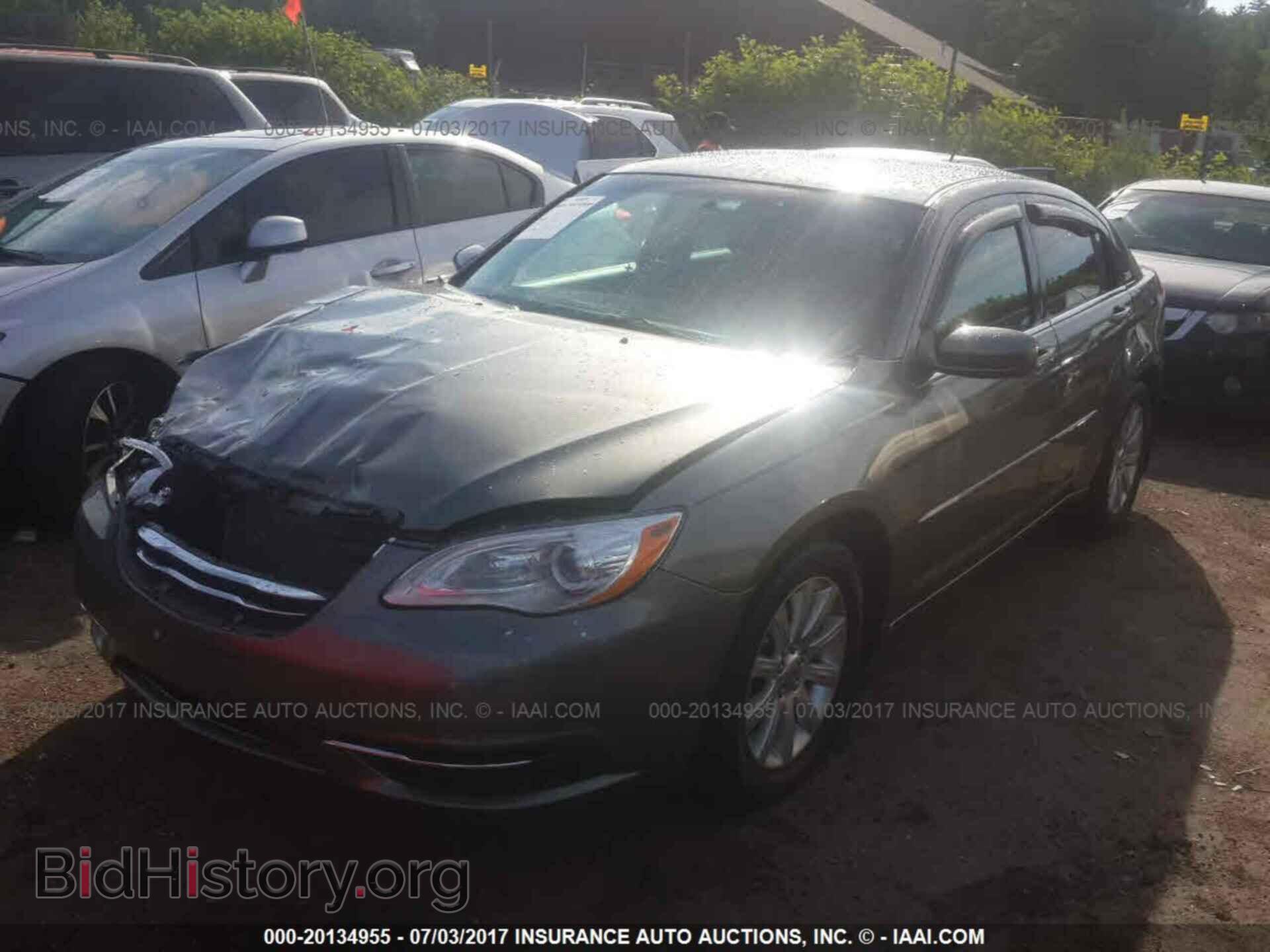 2013 Chrysler 200 - VIN: 1C3CCBBG0DN703556 - Photo 2