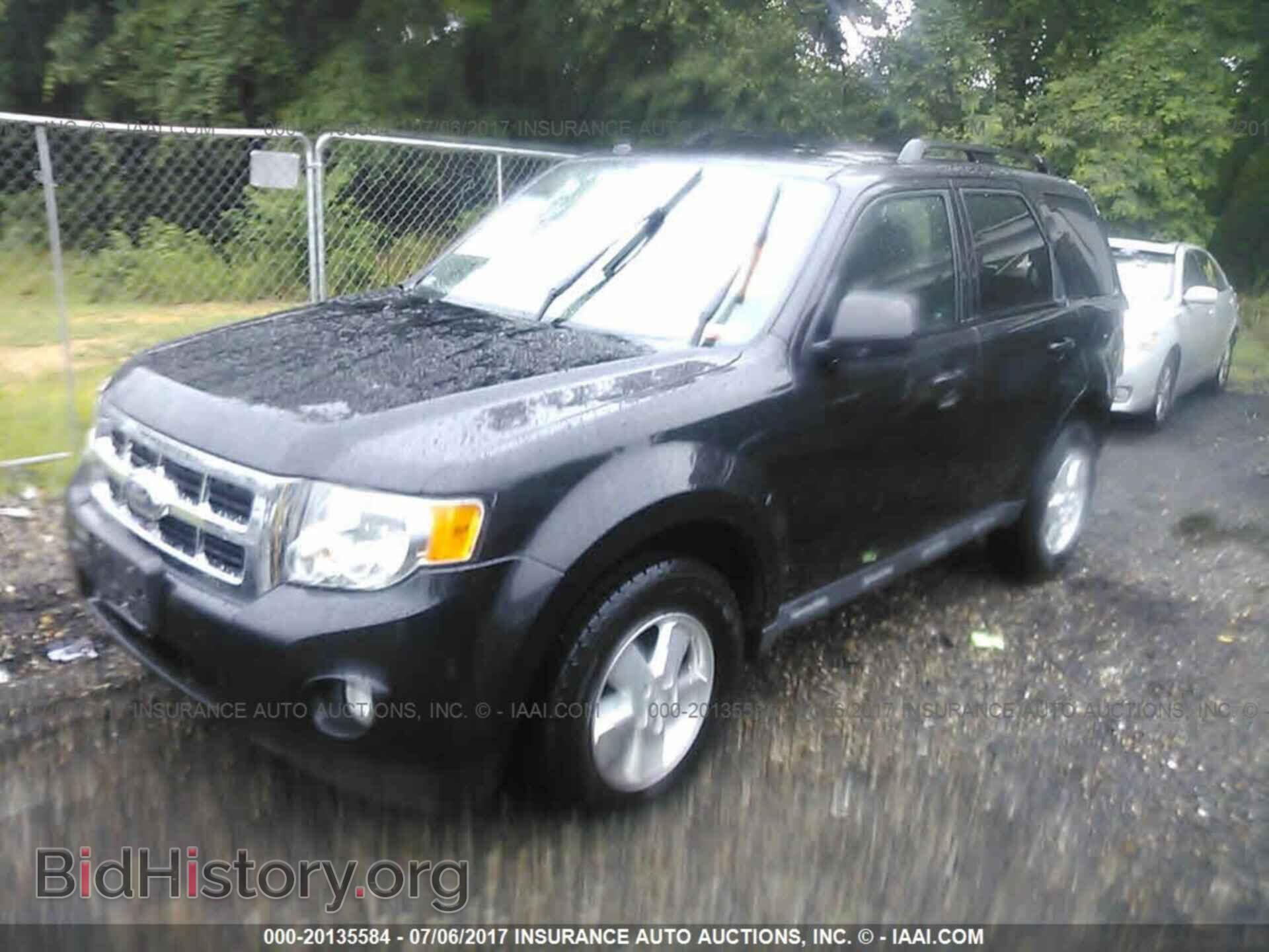 2011 Ford Escape - VIN: 1FMCU0D76BKB40498 - Photo 2