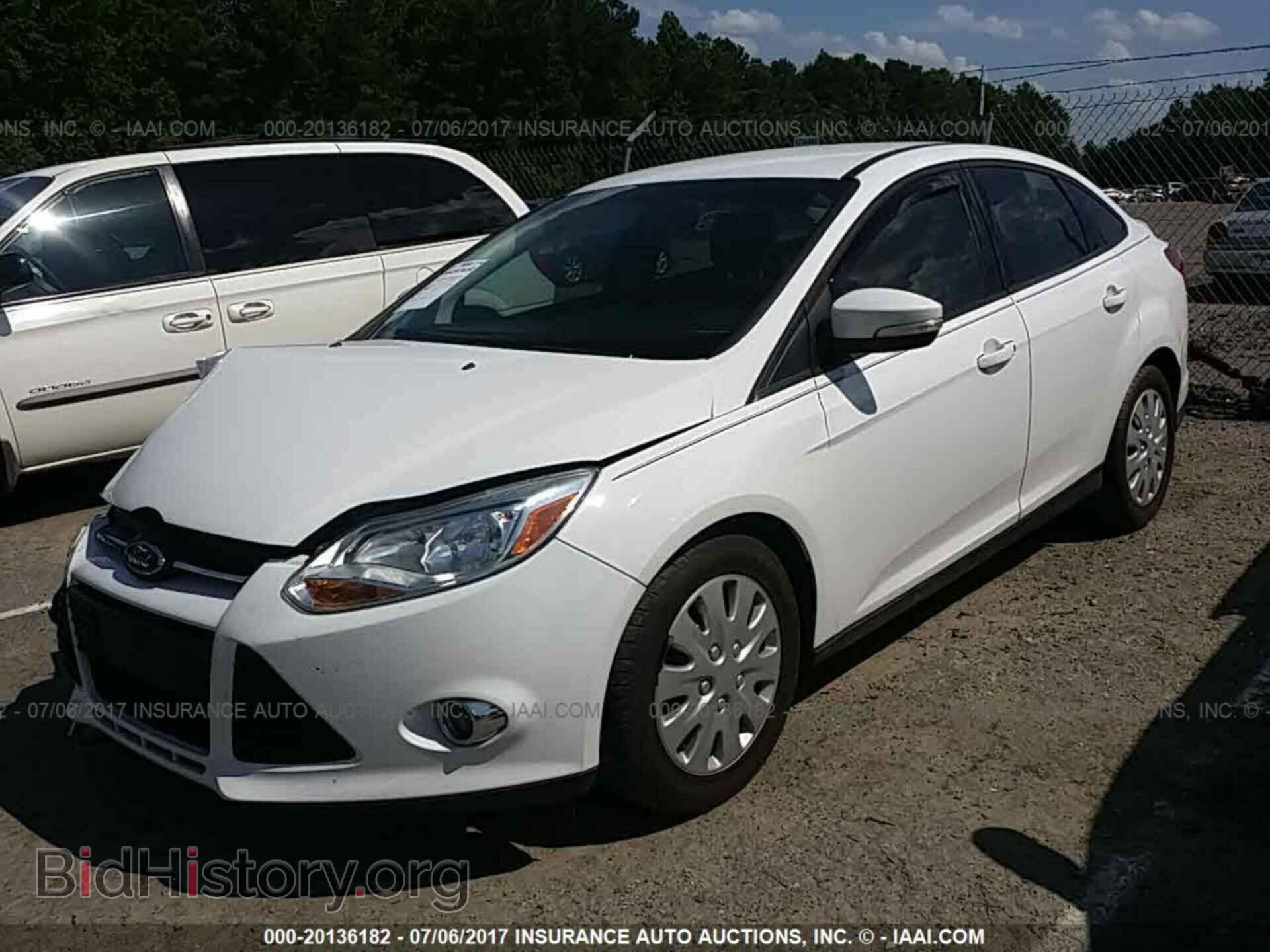 2012 Ford Focus - VIN: 1FAHP3F24CL224695 - Фото 2