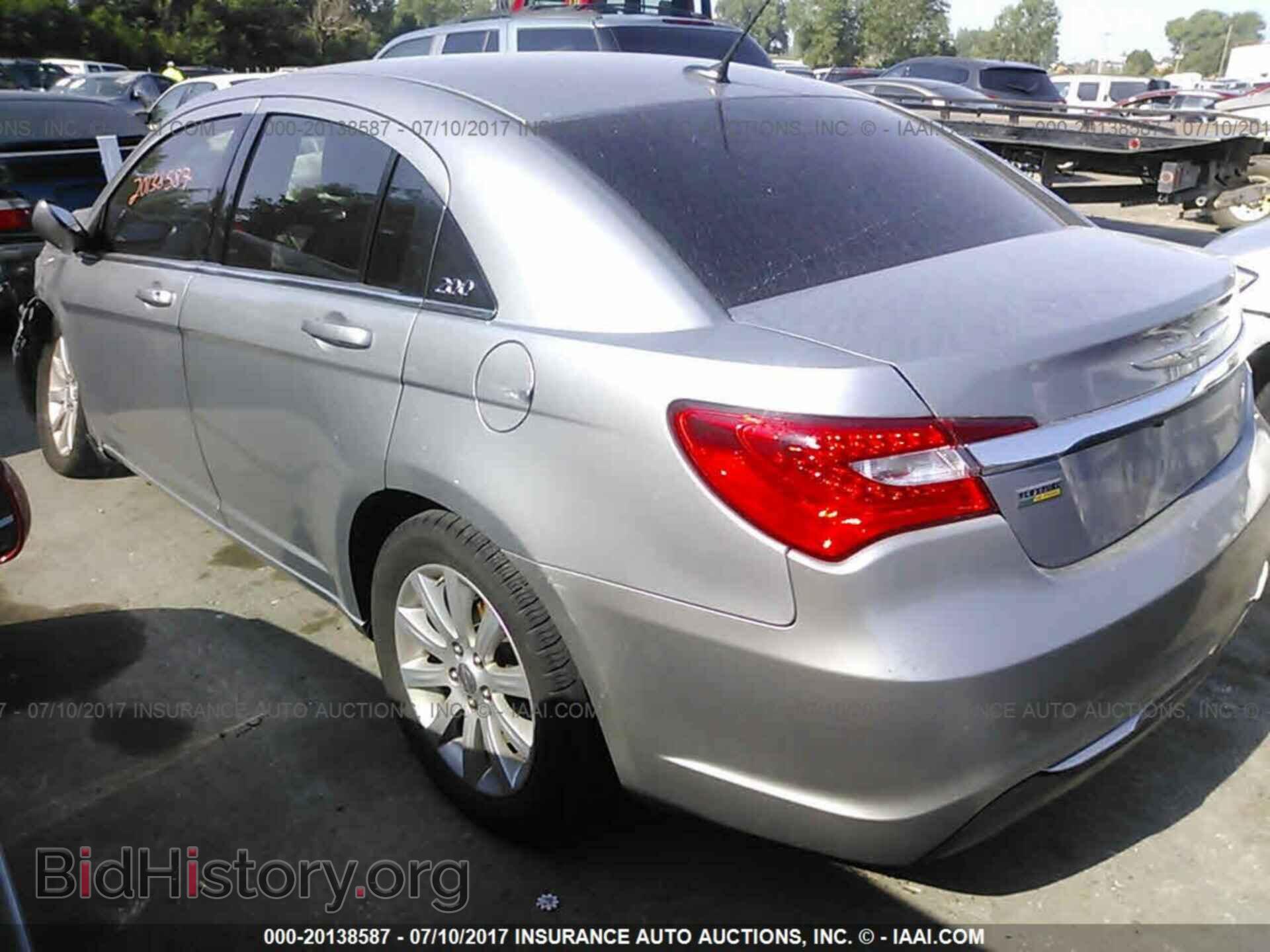 2013 Chrysler 200 - VIN: 1C3CCBBG3DN528235 - Photo 3