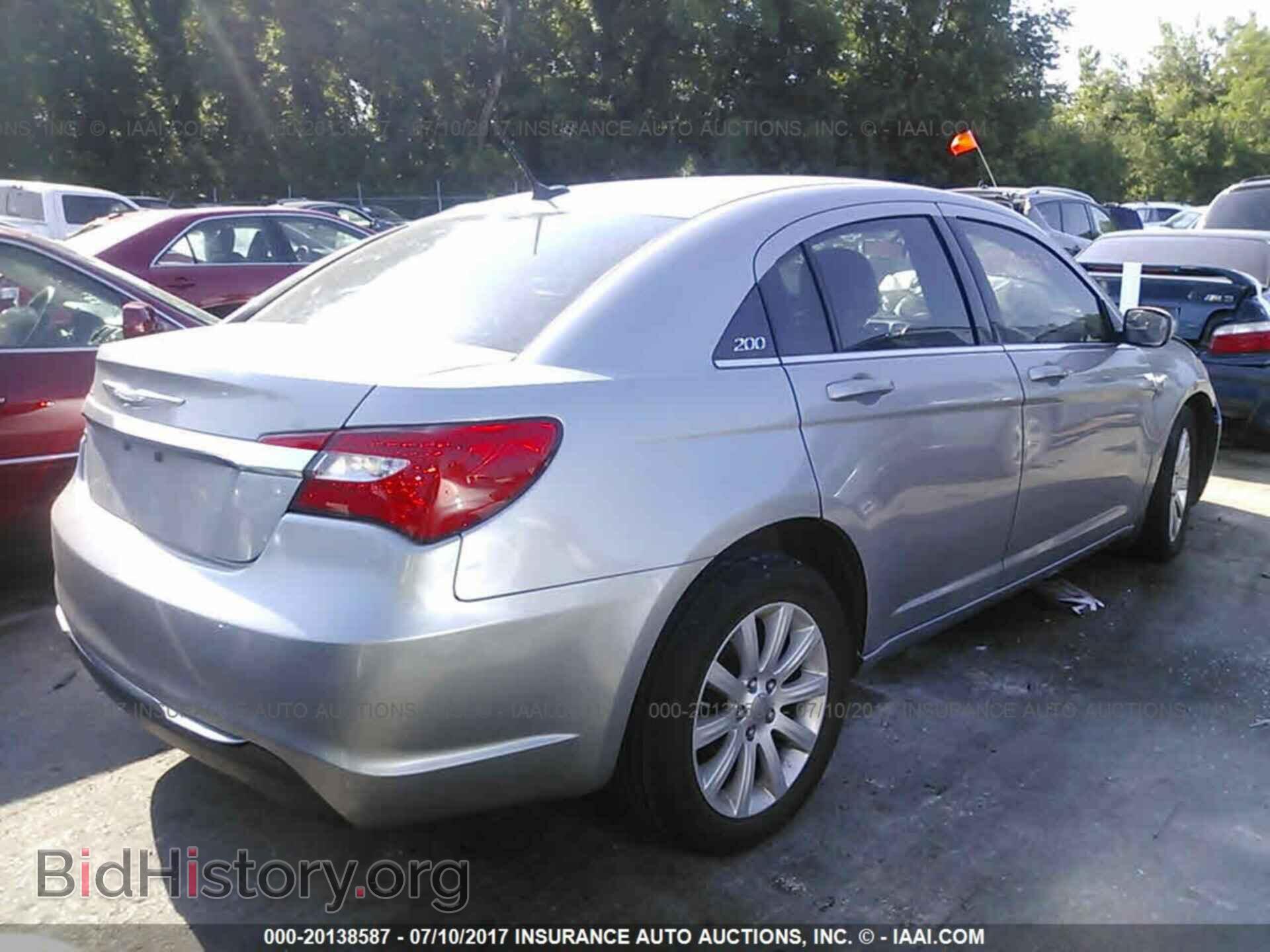 2013 Chrysler 200 - VIN: 1C3CCBBG3DN528235 - Photo 4