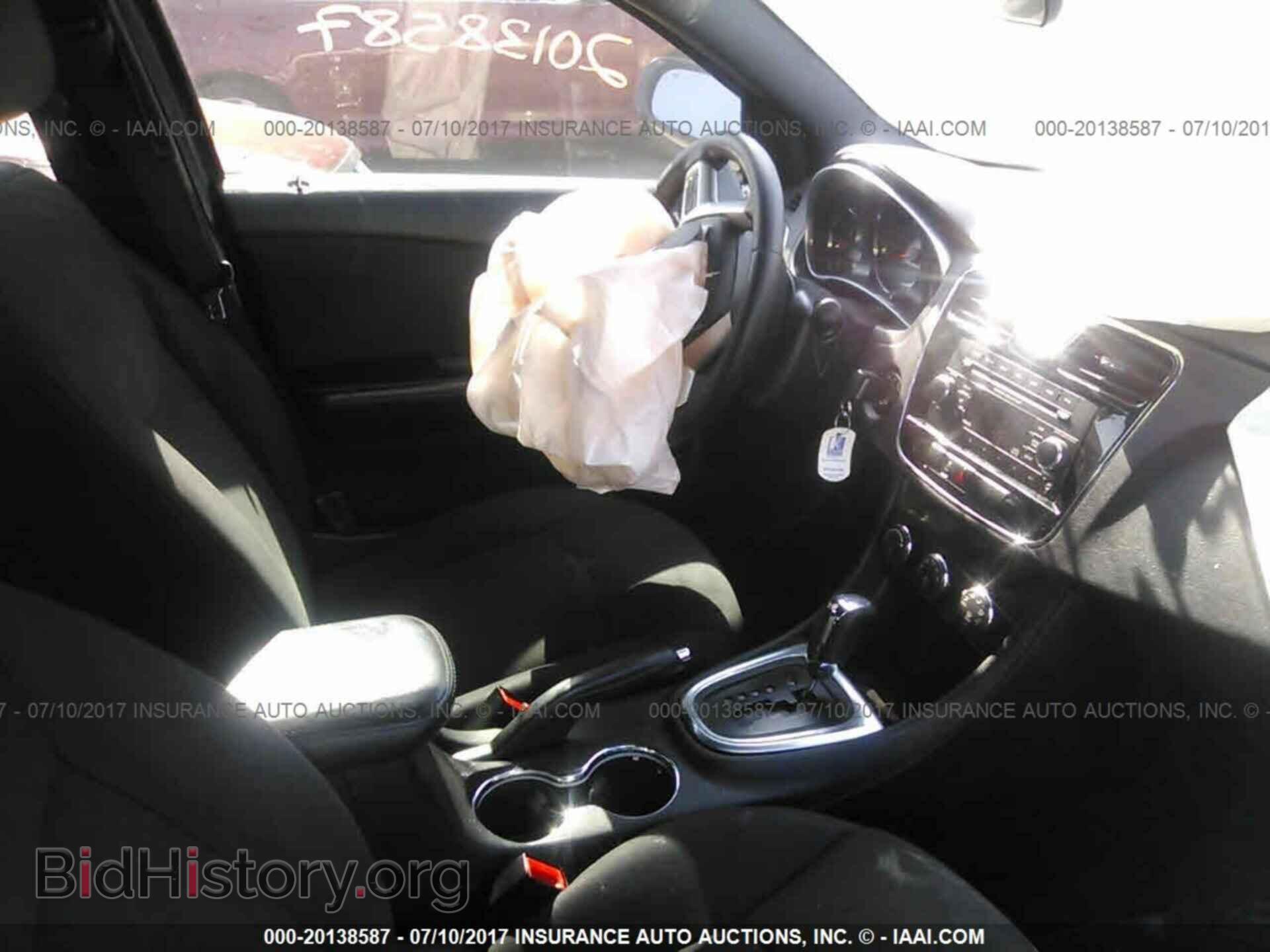 2013 Chrysler 200 - VIN: 1C3CCBBG3DN528235 - Photo 5