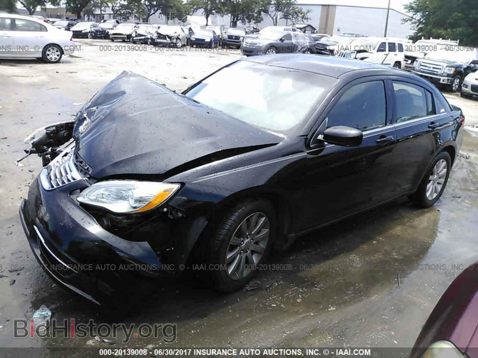 2013 Chrysler 200 - VIN: 1C3CCBBB3DN571591 - Фото 2