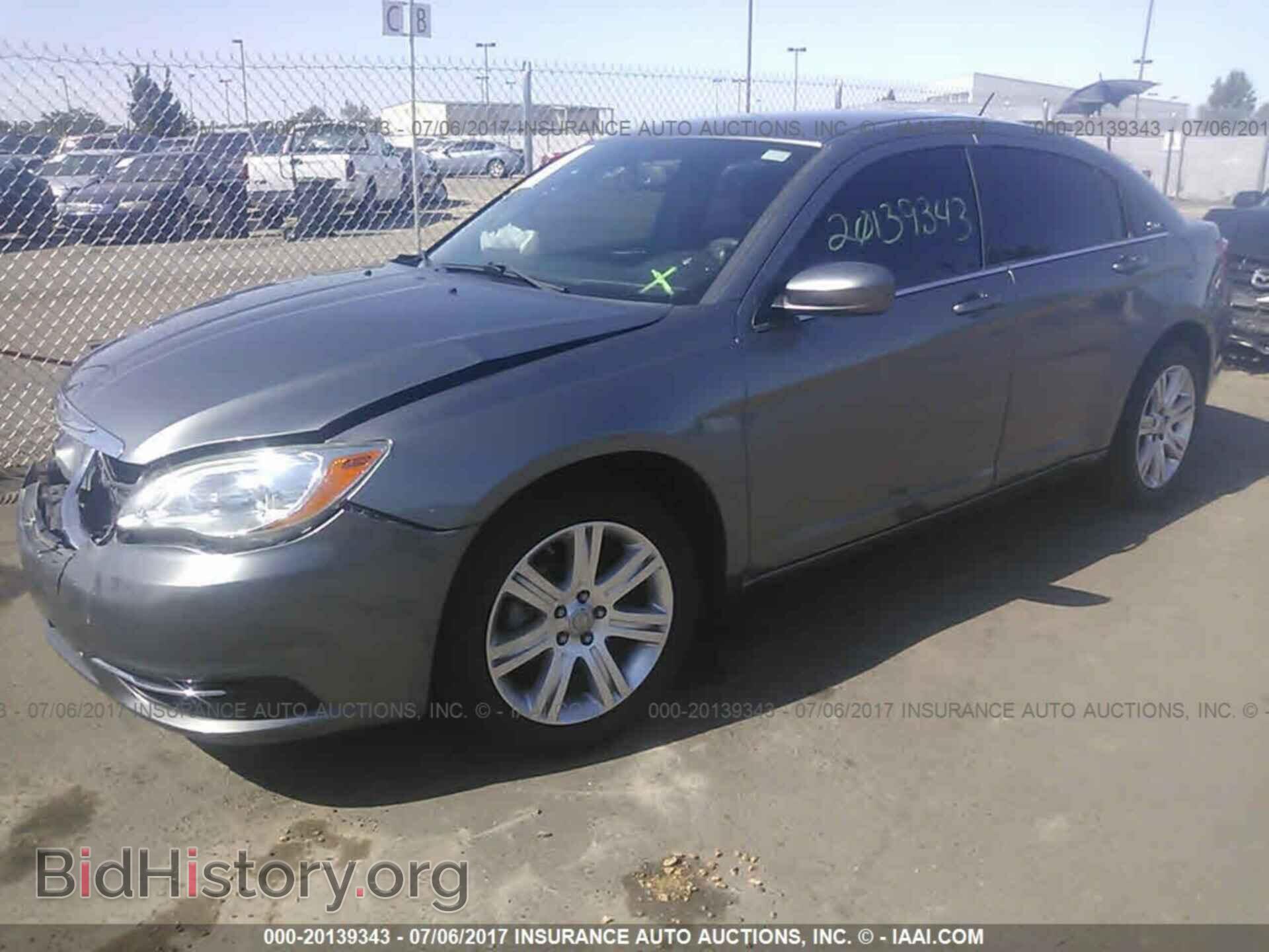 2011 Chrysler 200 - VIN: 1C3BC1FB8BN612780 - Photo 2