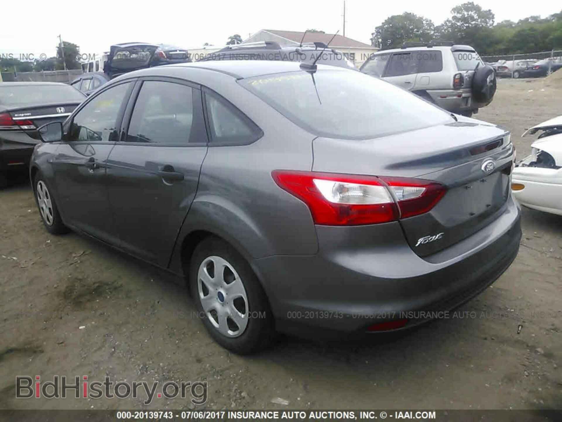 2014 Ford Focus - VIN: 1FADP3E25EL361101 - Photo 3