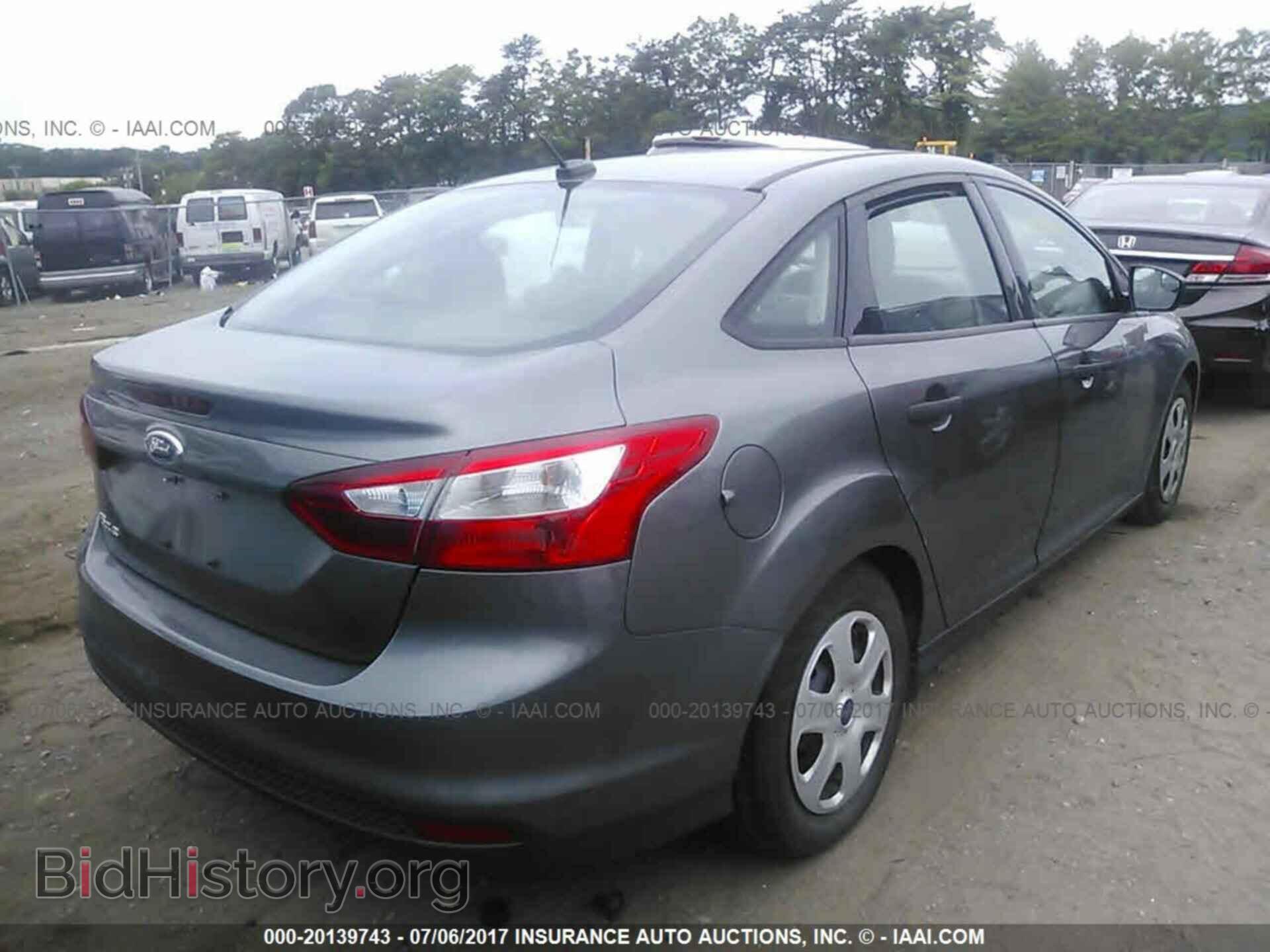 2014 Ford Focus - VIN: 1FADP3E25EL361101 - Photo 4