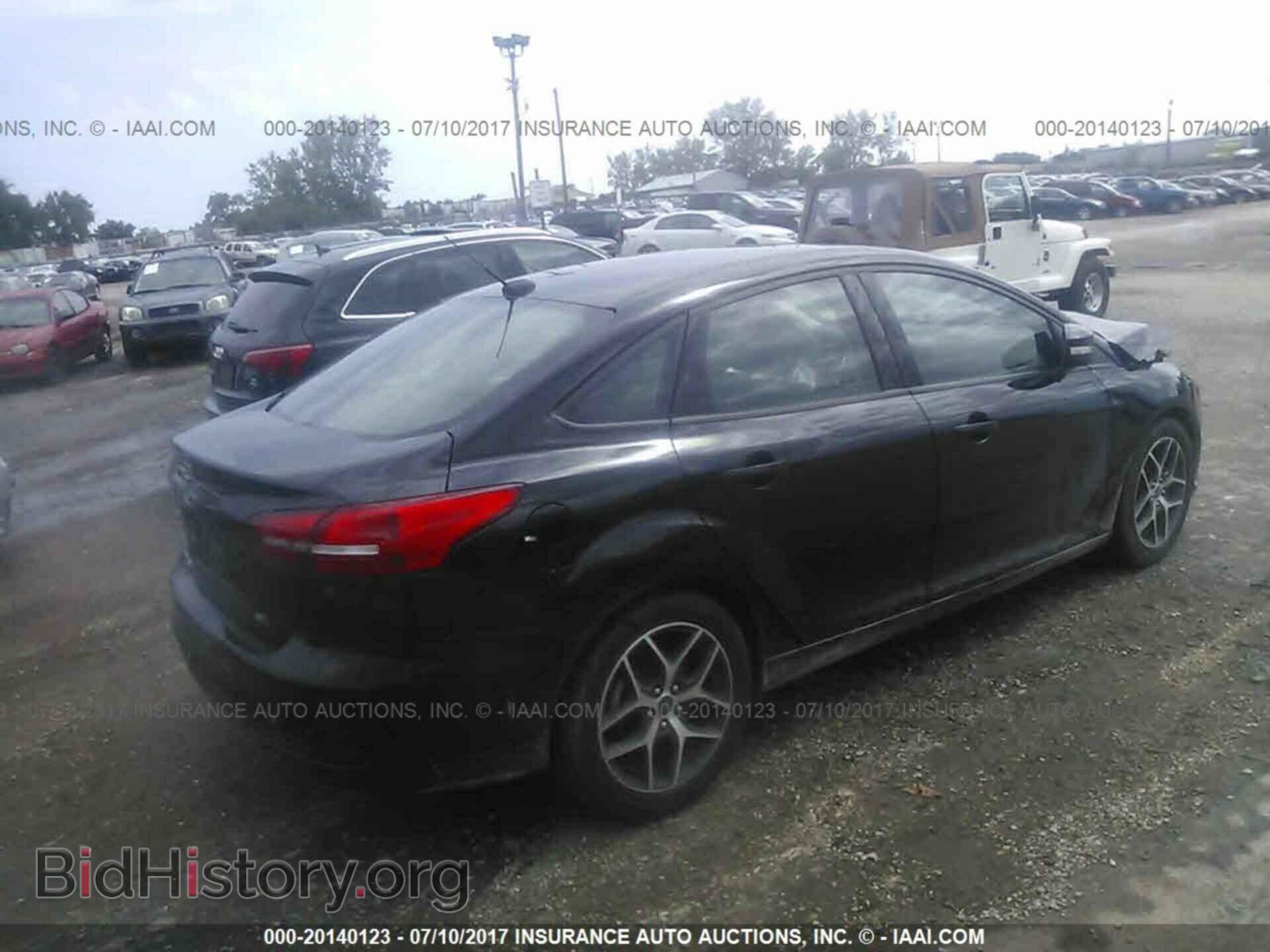 2017 Ford Focus - VIN: 1FADP3H21HL228710 - Photo 4