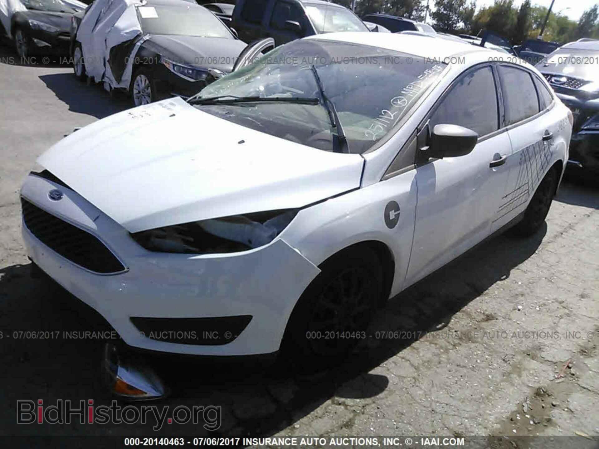 2016 Ford Focus - VIN: 1FADP3E24GL380208 - Фото 2