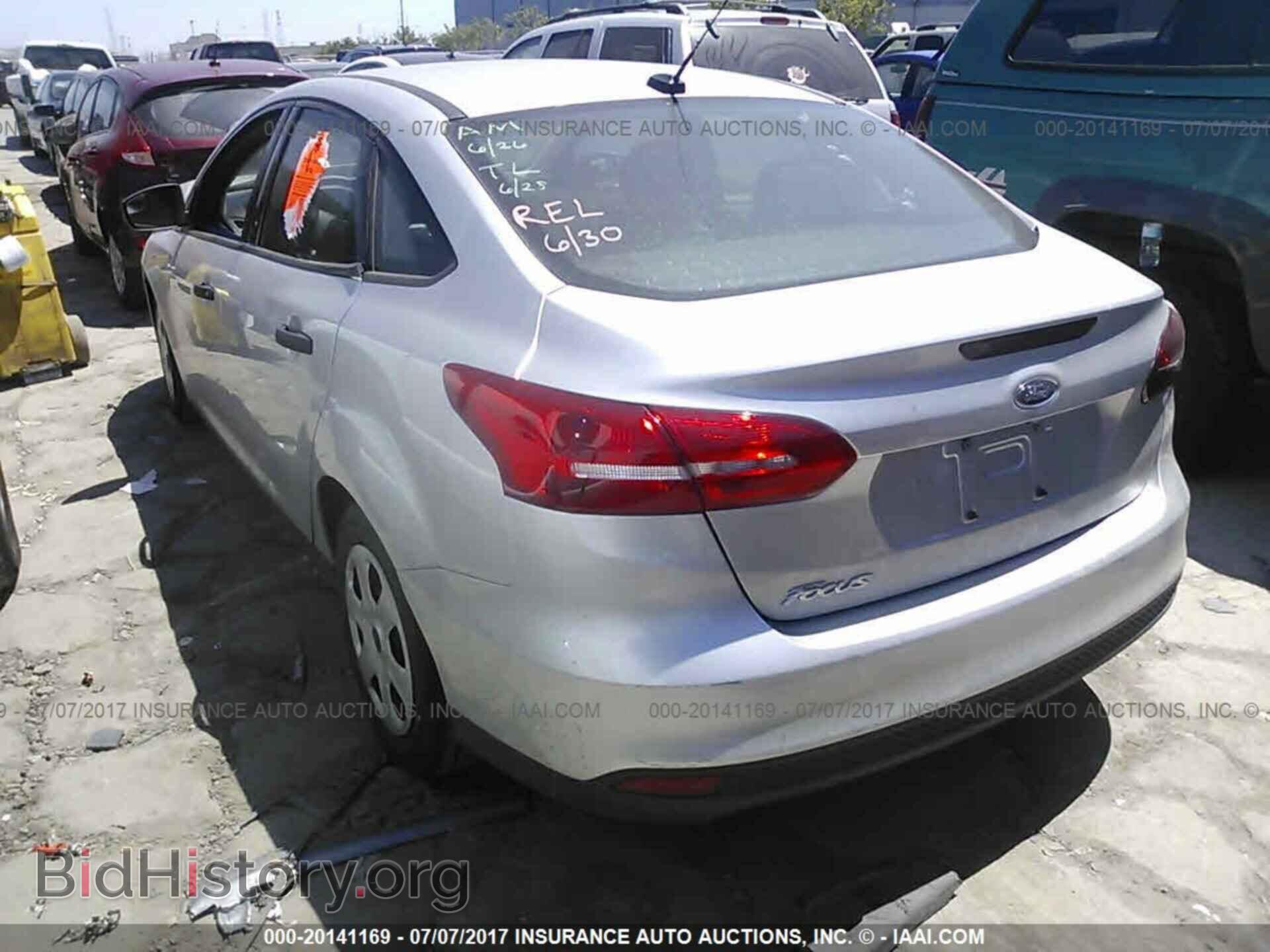 2016 Ford Focus - VIN: 1FADP3E24GL289553 - Photo 3