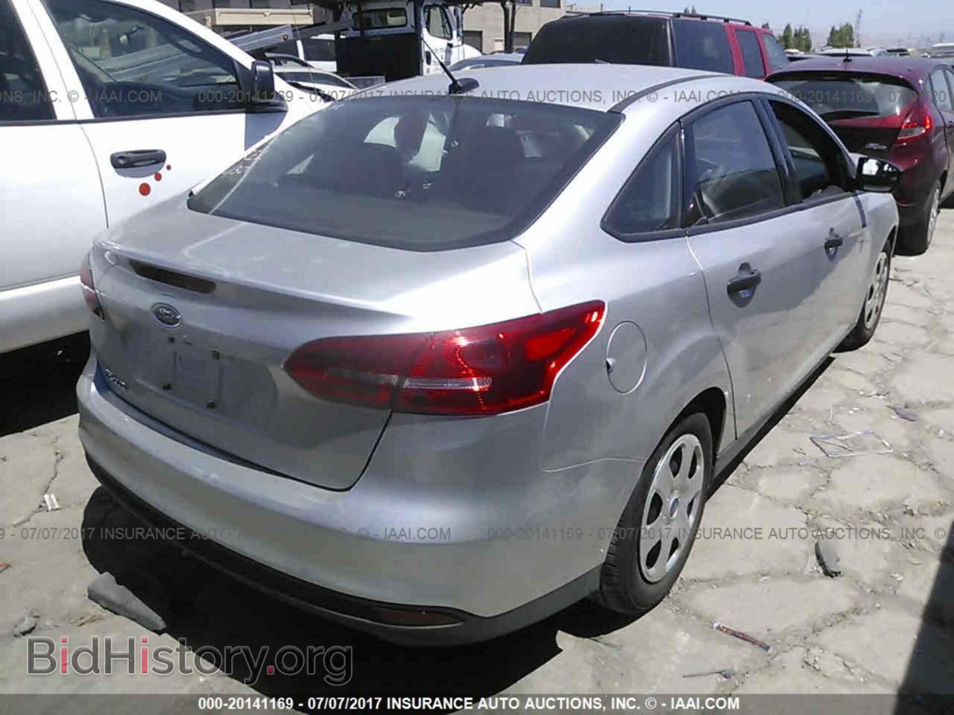 2016 Ford Focus - VIN: 1FADP3E24GL289553 - Photo 4