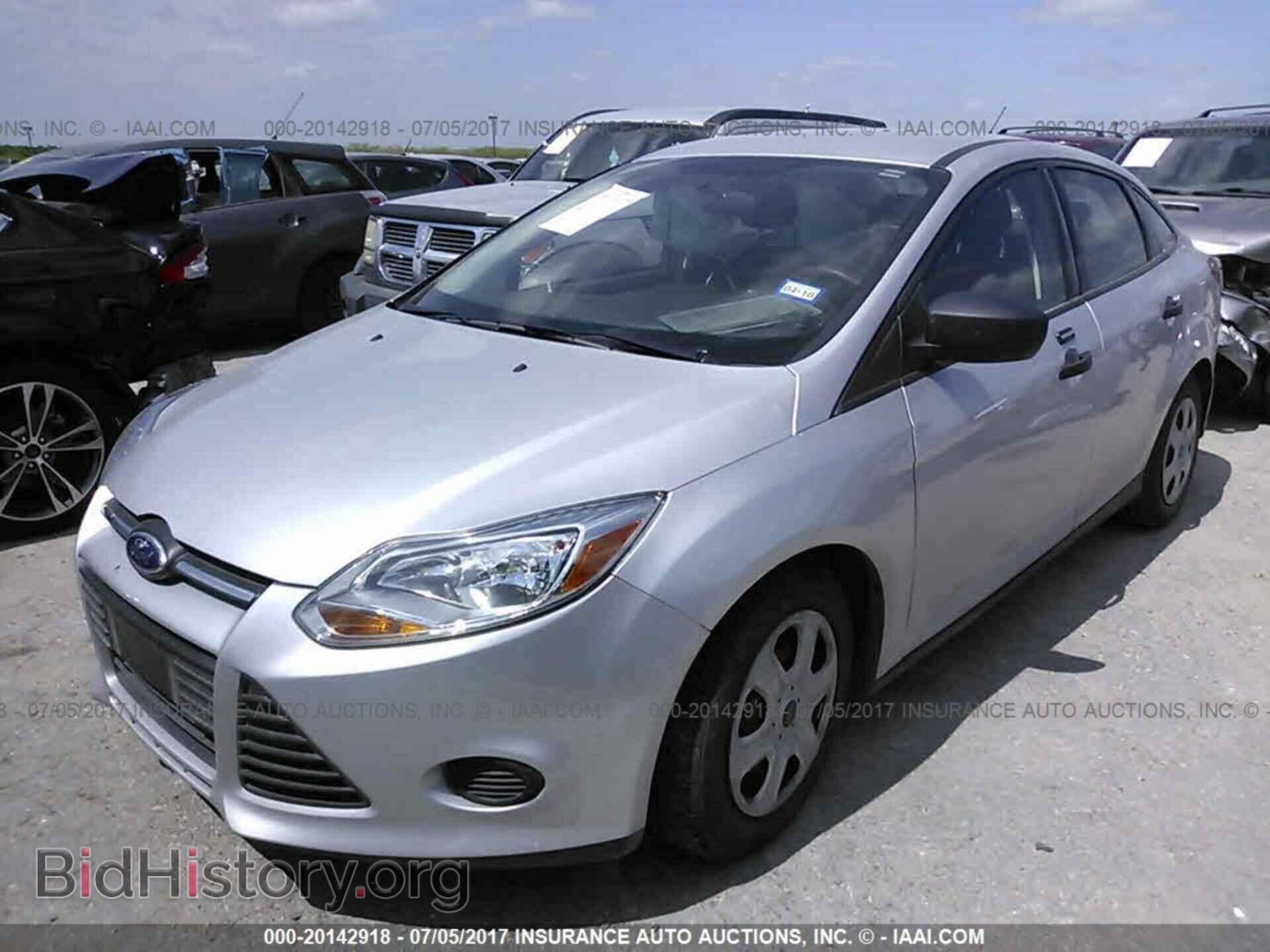 2014 Ford Focus - VIN: 1FADP3E25EL430756 - Photo 2