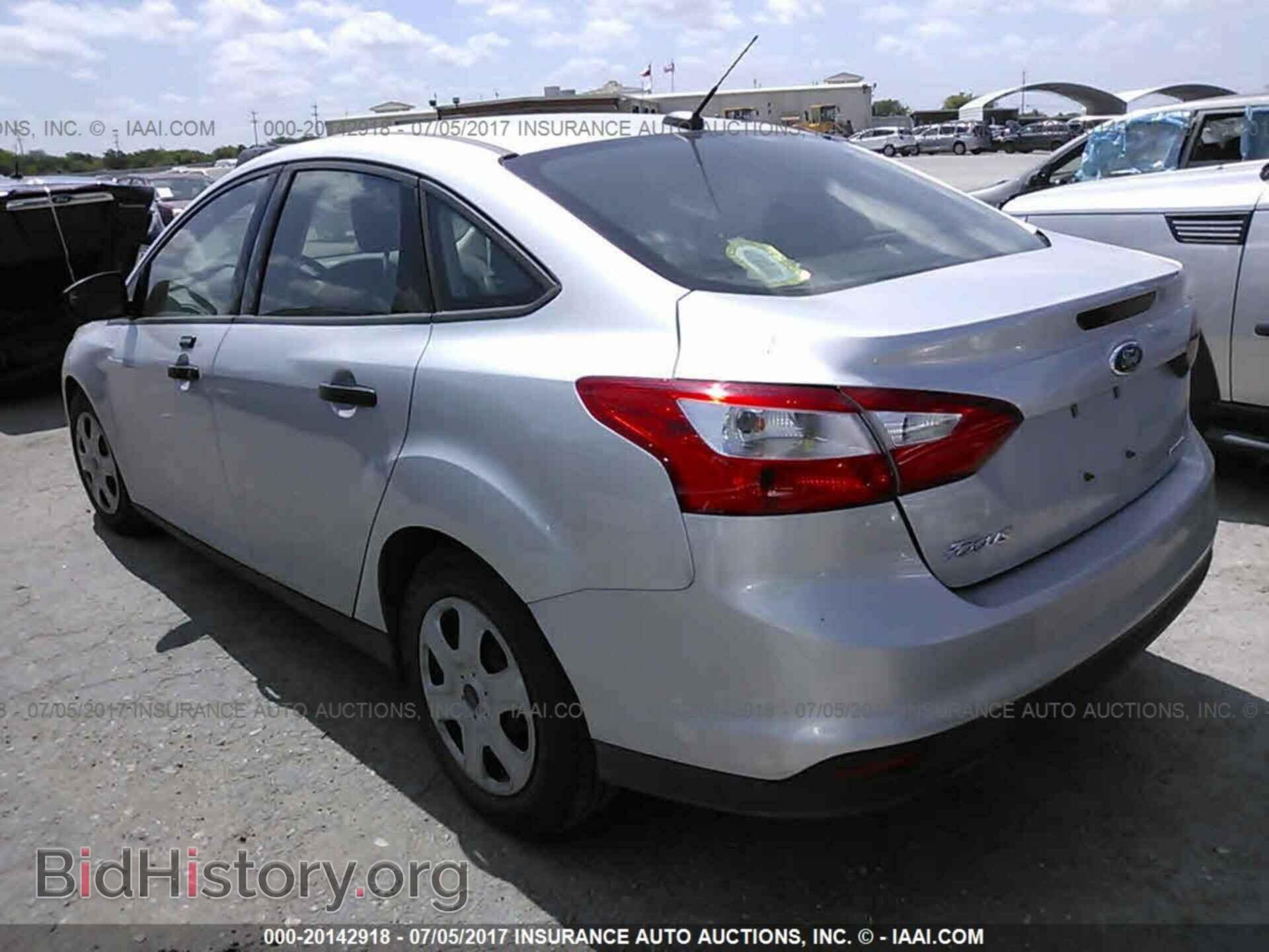 2014 Ford Focus - VIN: 1FADP3E25EL430756 - Photo 3