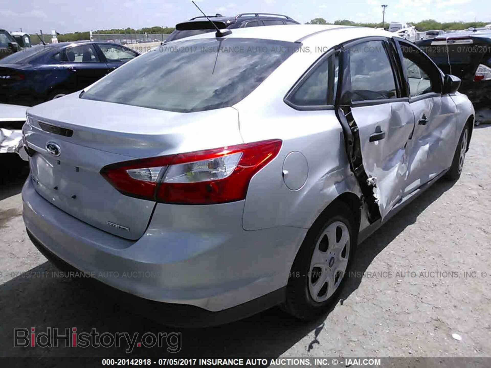 2014 Ford Focus - VIN: 1FADP3E25EL430756 - Photo 4