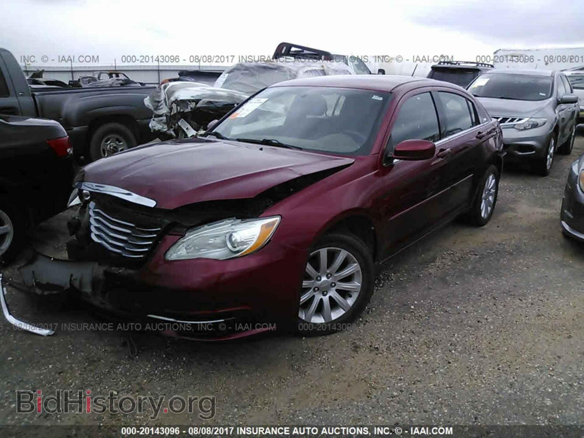 2013 Chrysler 200 - VIN: 1C3CCBBG7DN703070 - Фото 2