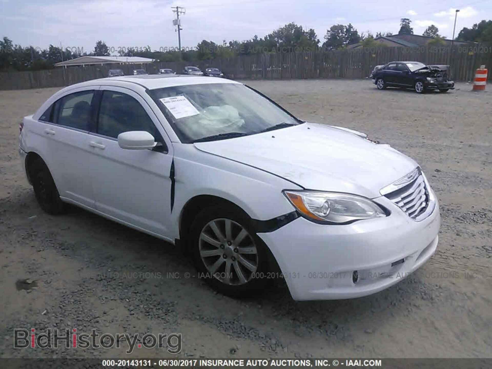 Photo 1C3BC1FG8BN549904 - Chrysler 200 2011