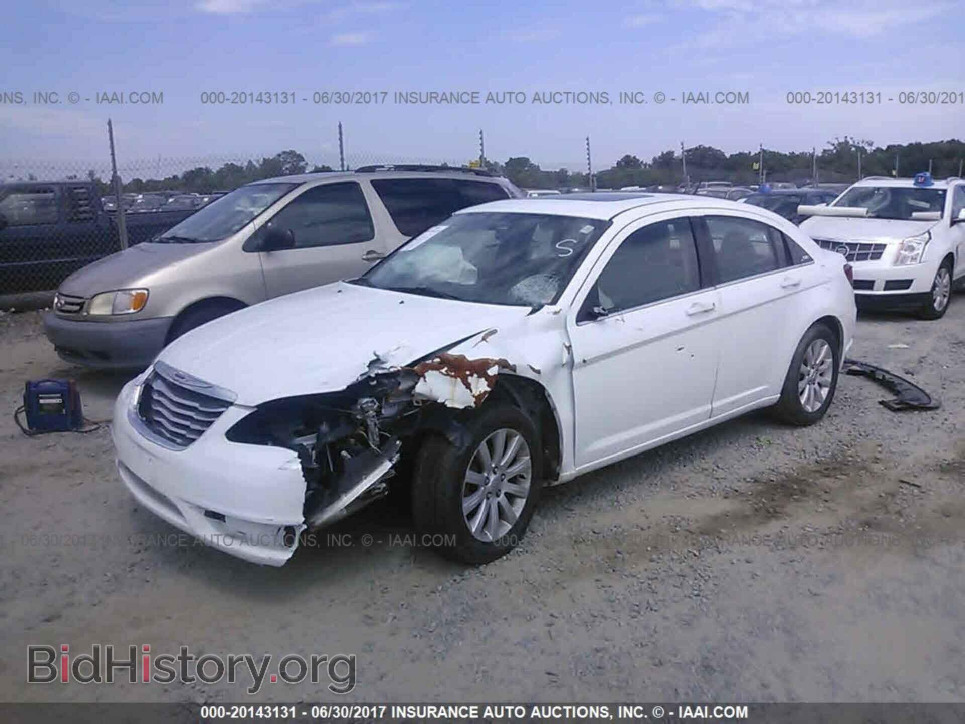 2011 Chrysler 200 - VIN: 1C3BC1FG8BN549904 - Фото 2