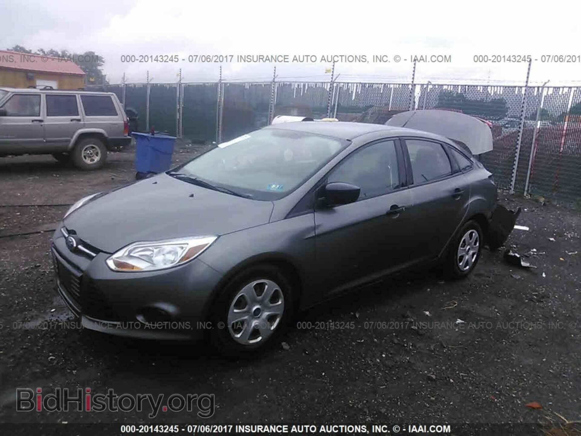 2012 Ford Focus - VIN: 1FAHP3E25CL319820 - Фото 2