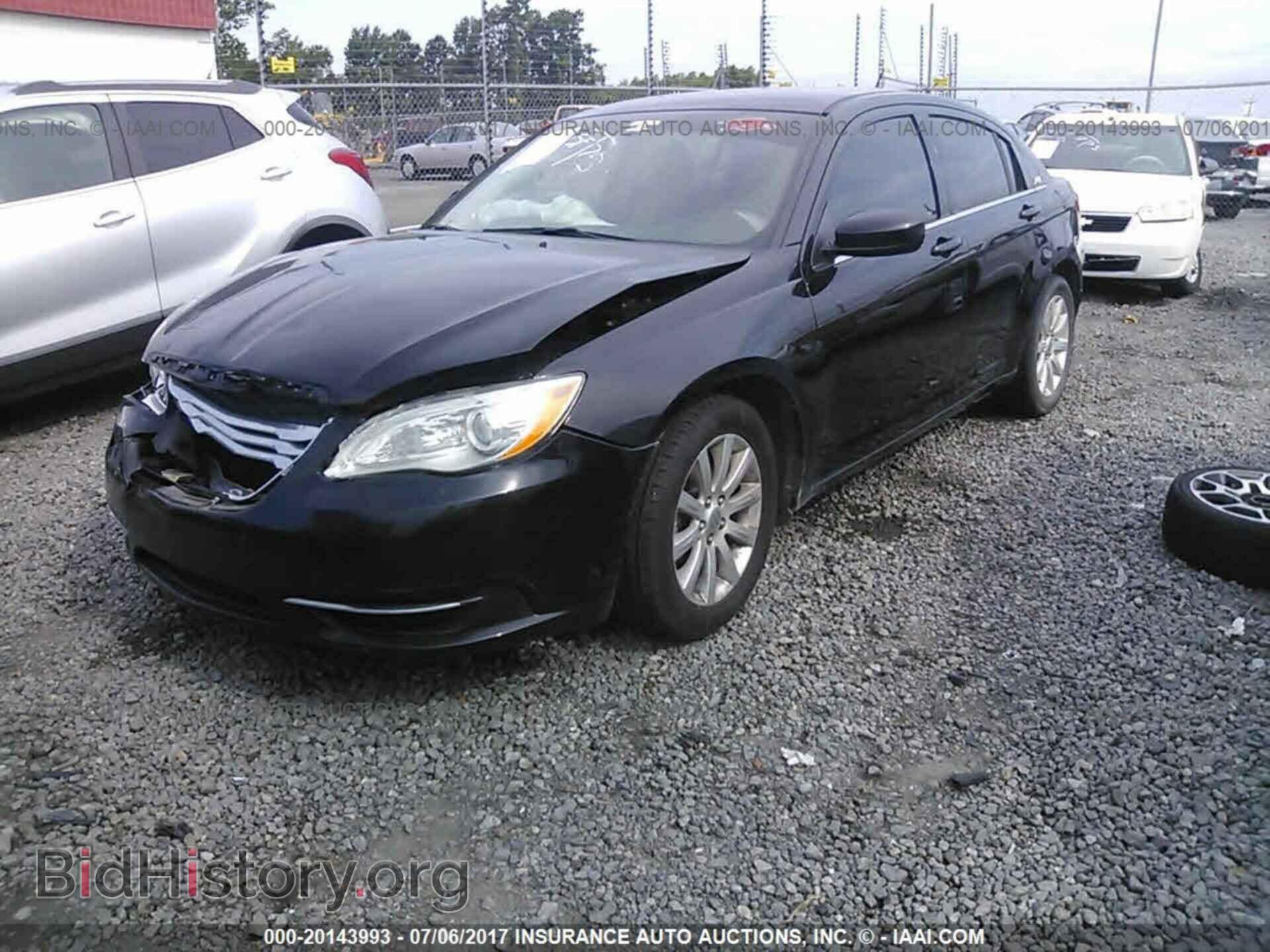 2014 Chrysler 200 - VIN: 1C3CCBBB4EN153204 - Photo 2