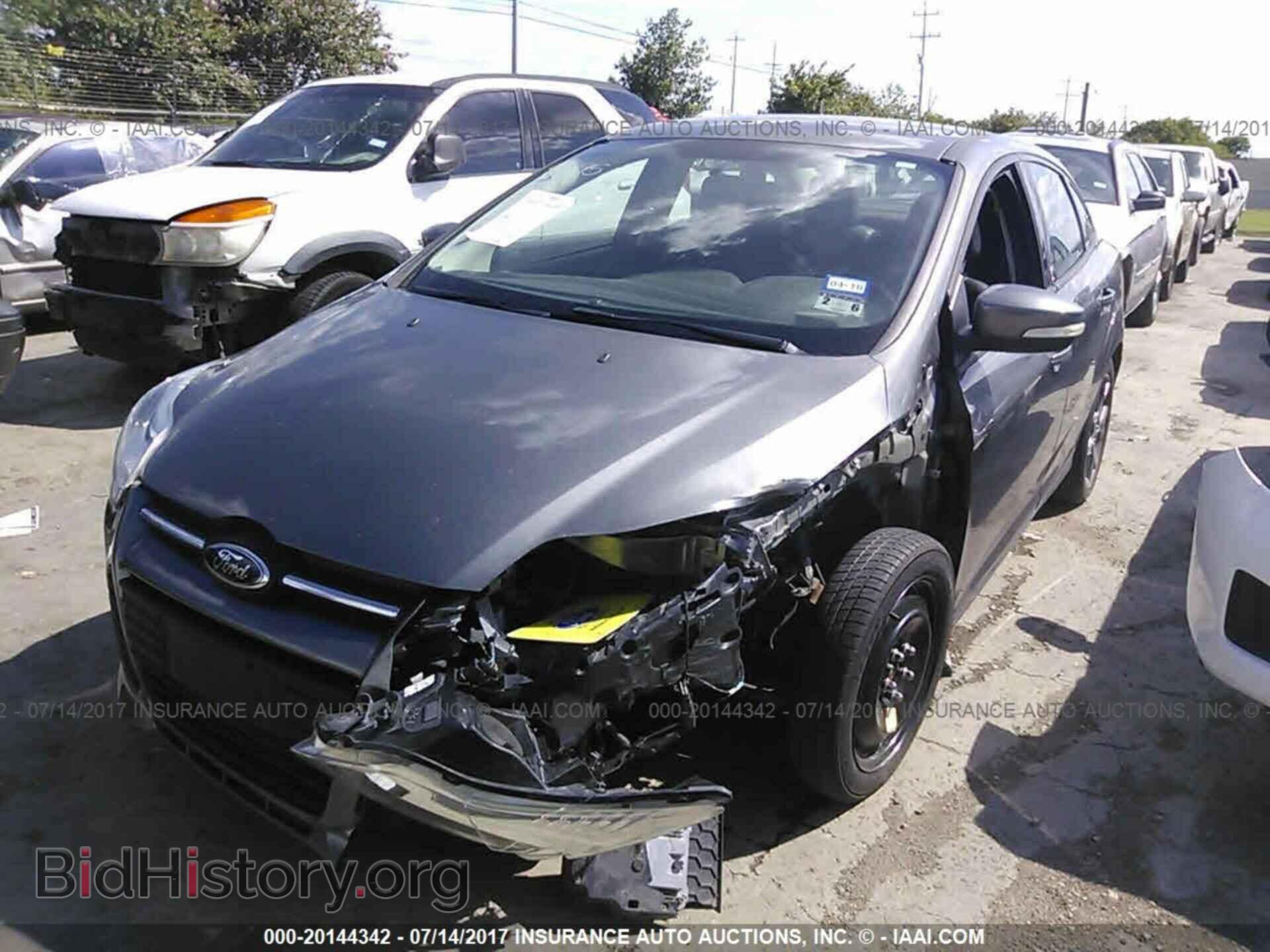 2014 Ford Focus - VIN: 1FADP3F21EL253833 - Photo 2
