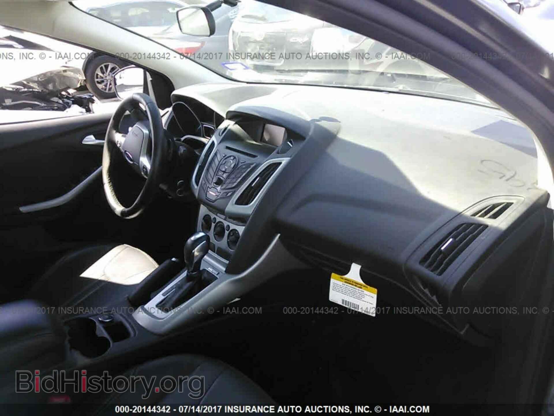 2014 Ford Focus - VIN: 1FADP3F21EL253833 - Photo 5