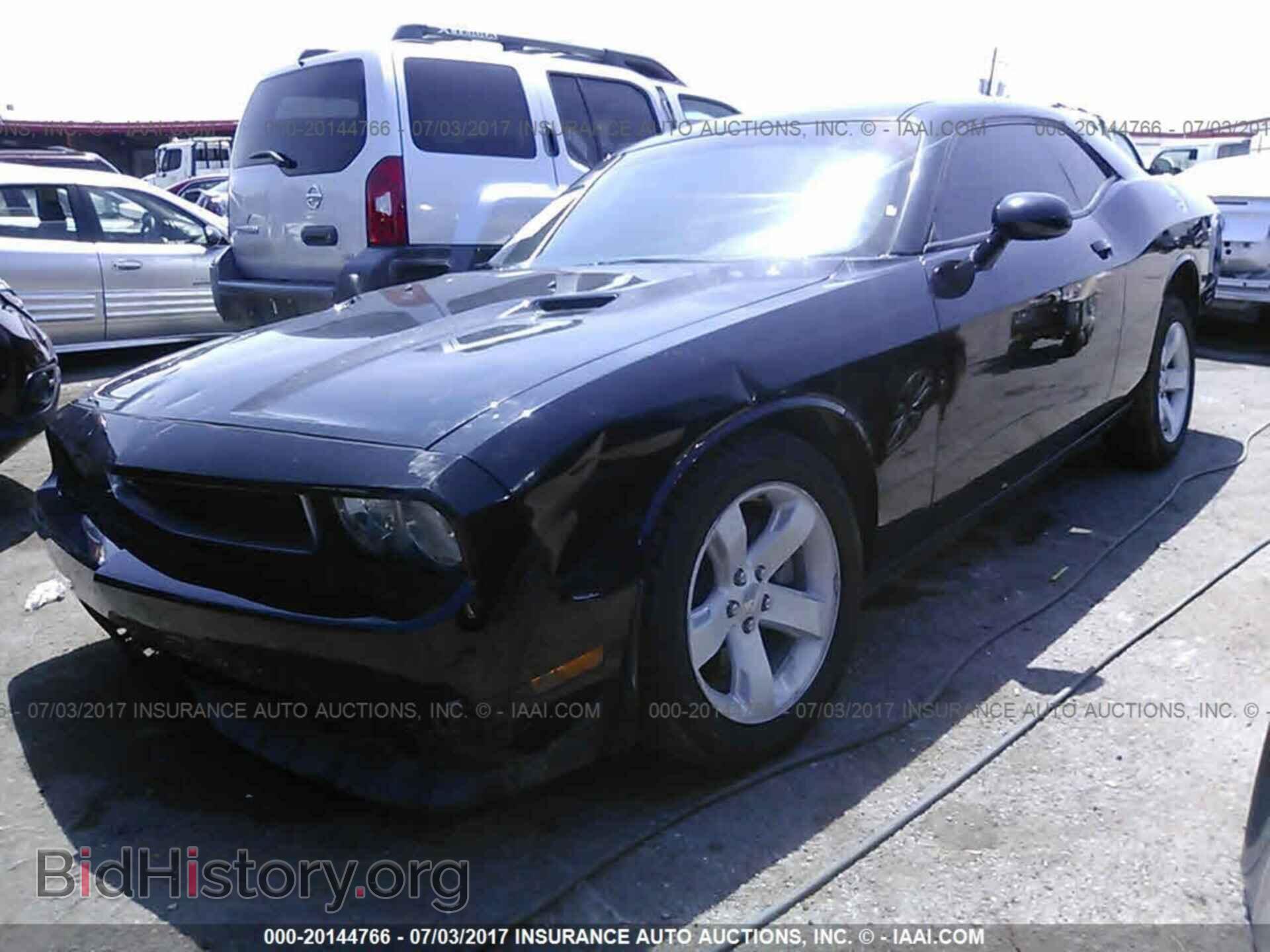 2014 Dodge Challenger - VIN: 2C3CDYAG3EH302398 - Фото 2