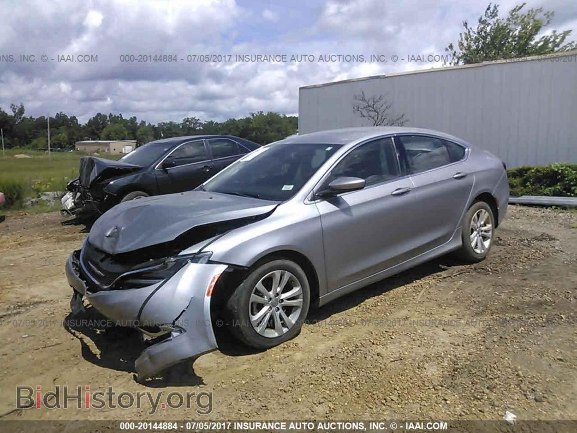 2015 Chrysler 200 - VIN: 1C3CCCAB2FN589820 - Photo 2