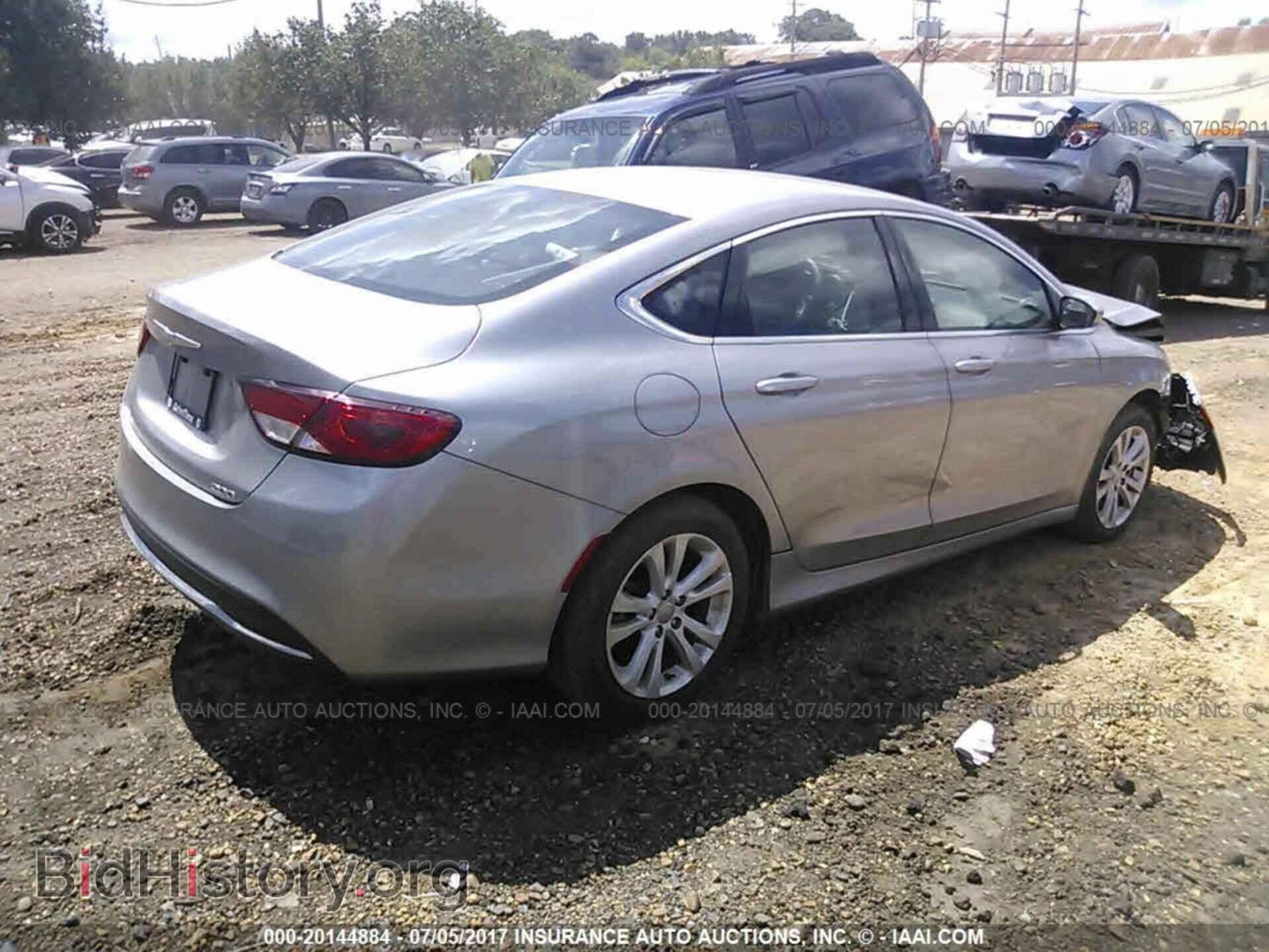 2015 Chrysler 200 - VIN: 1C3CCCAB2FN589820 - Photo 4